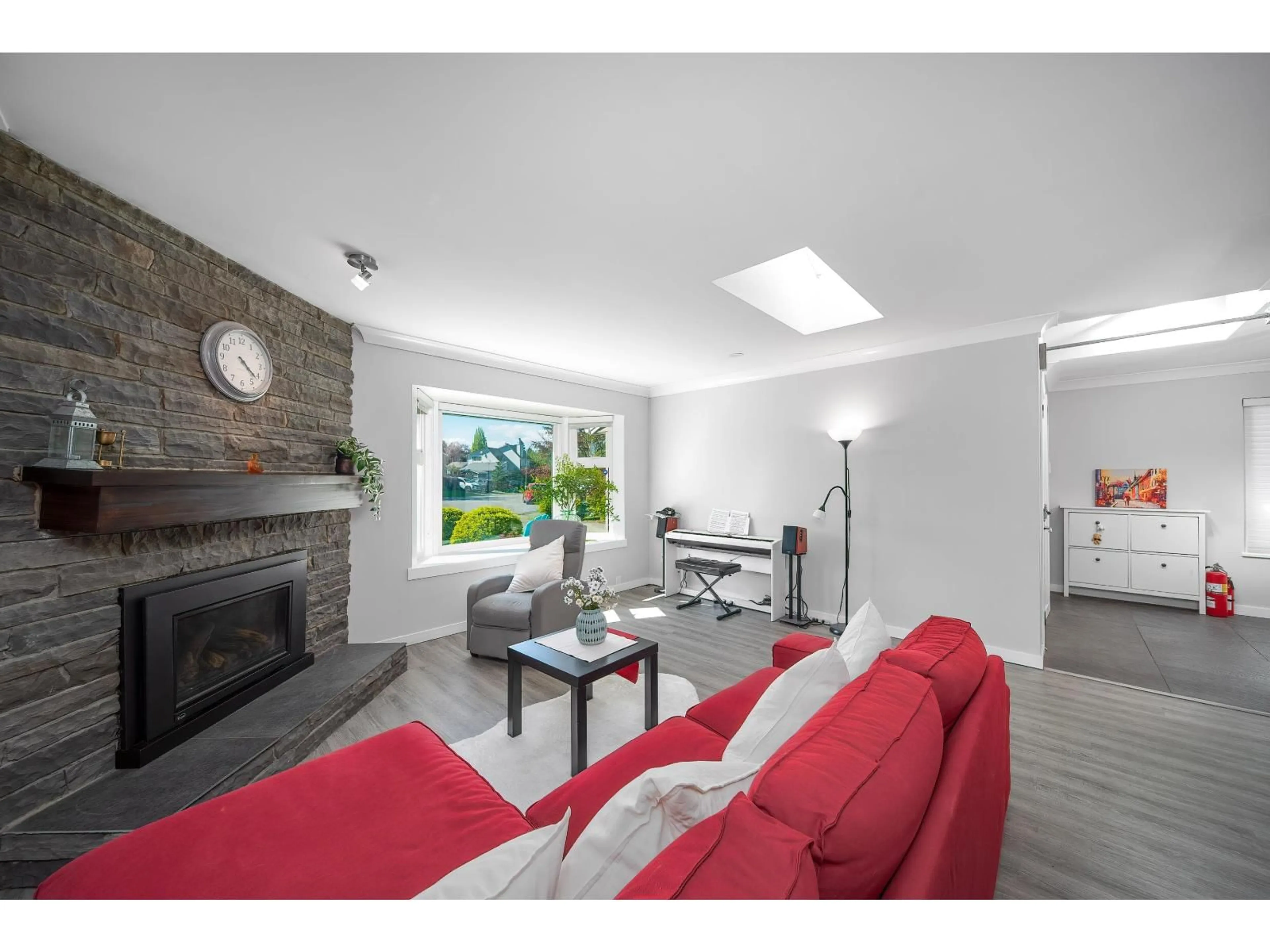 Living room with furniture, unknown for 2116 WINSTON, Langley British Columbia V2Y1H5