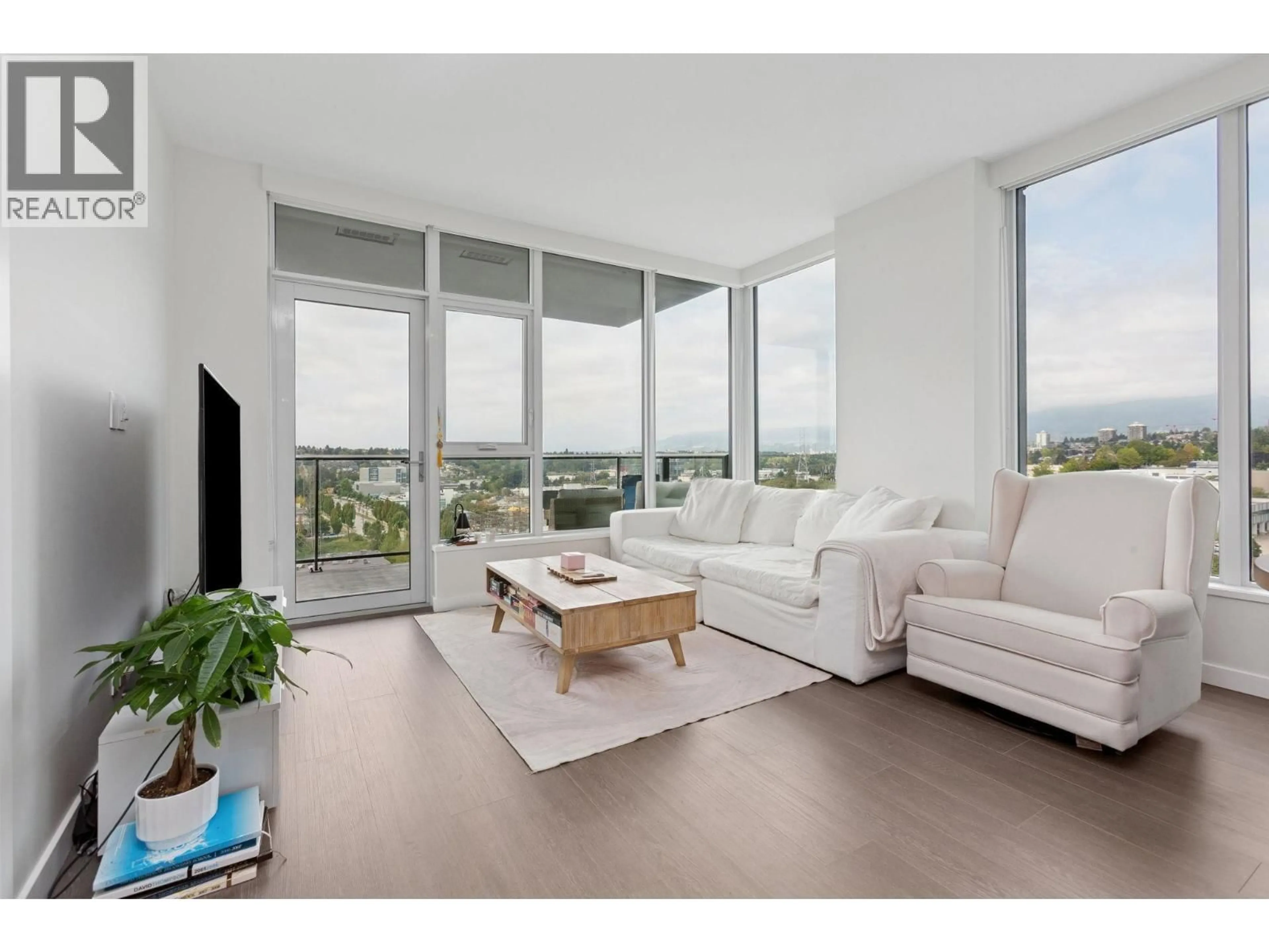 Living room with furniture, unknown for 1305 - 2186 GILMORE AVENUE, Burnaby British Columbia V5C0N7