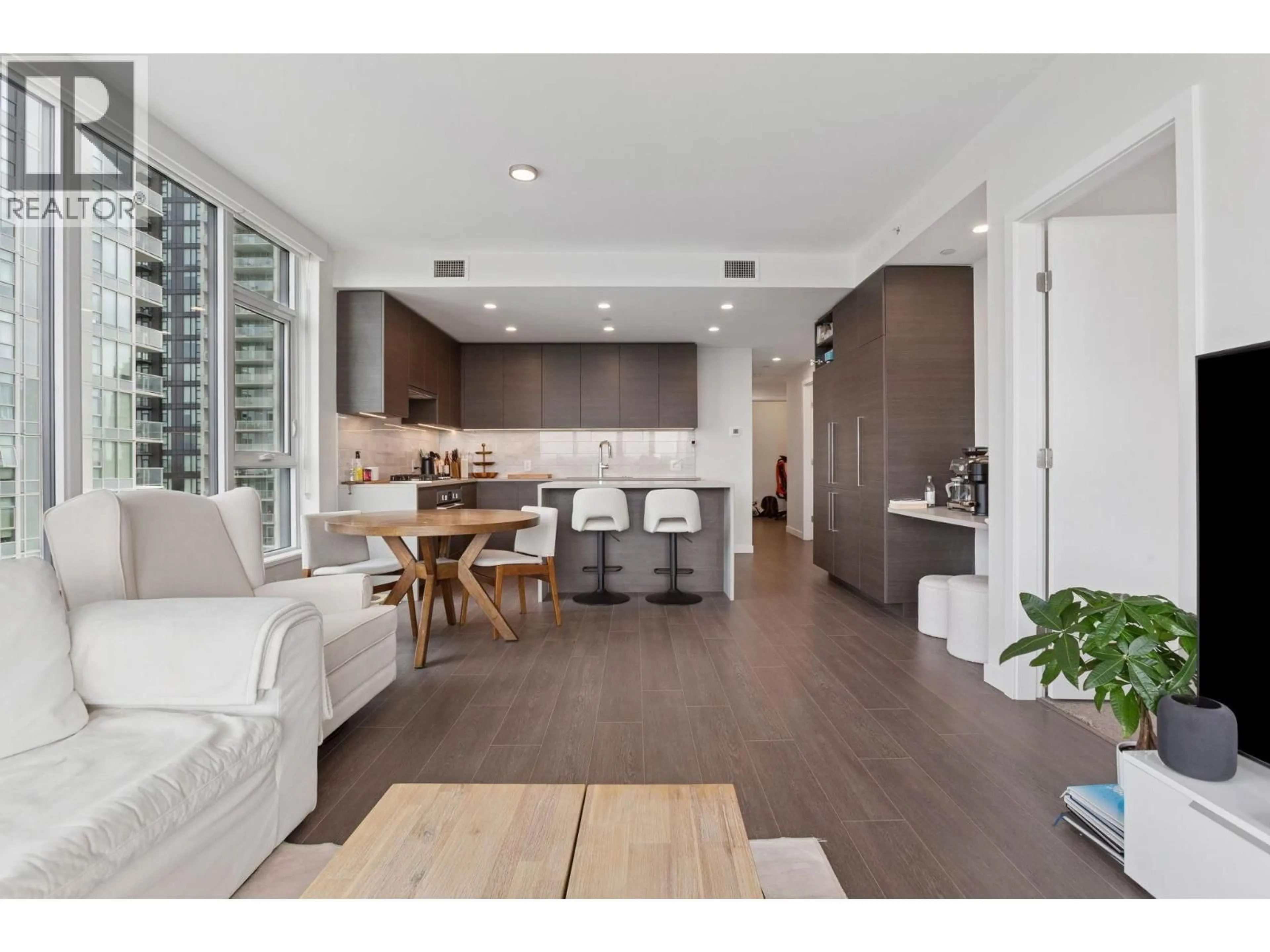 Open concept kitchen, unknown for 1305 - 2186 GILMORE AVENUE, Burnaby British Columbia V5C0N7