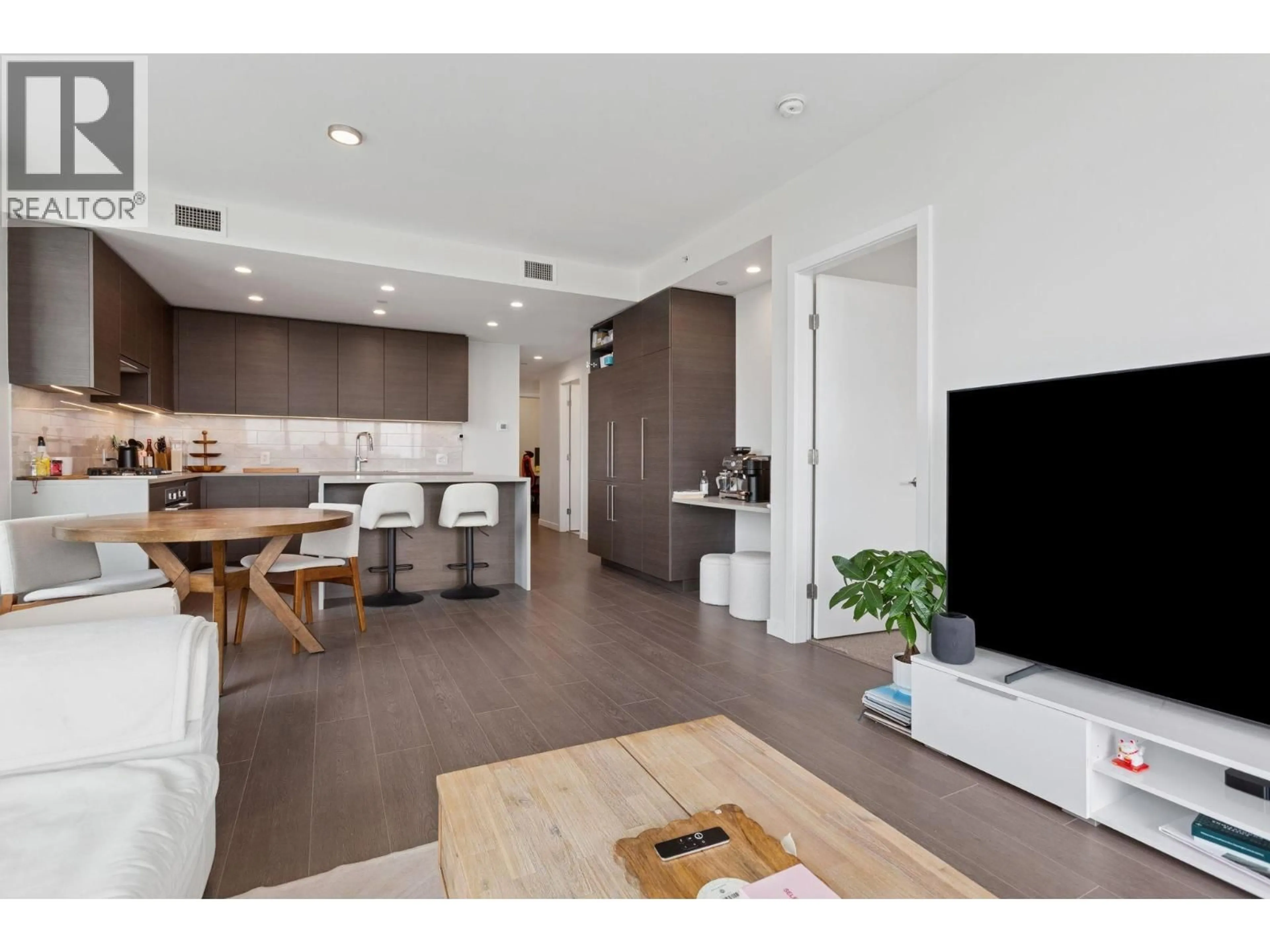 Unknown for 1305 - 2186 GILMORE AVENUE, Burnaby British Columbia V5C0N7