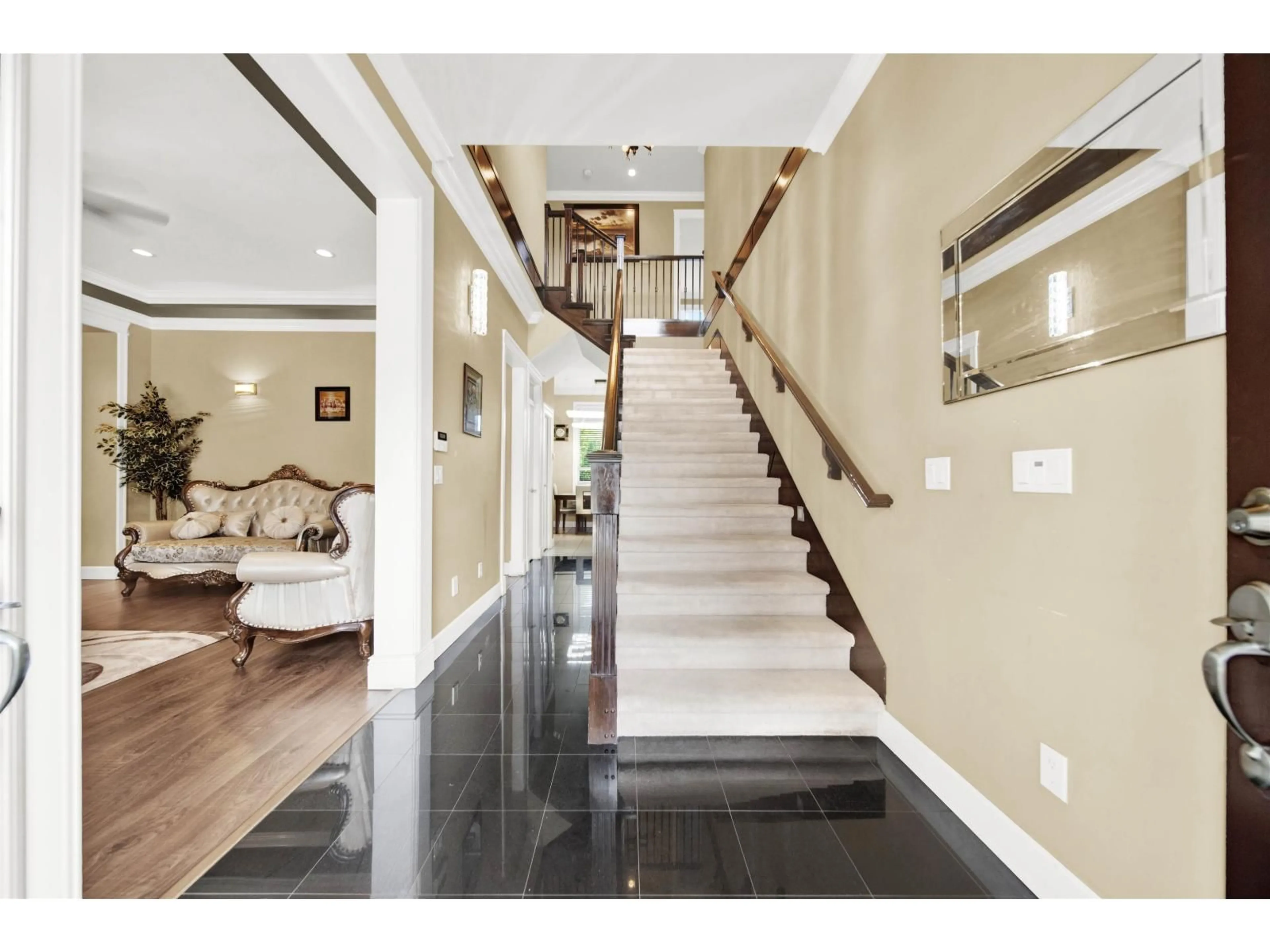 Indoor foyer for 7120 148B, Surrey British Columbia V3S0X3