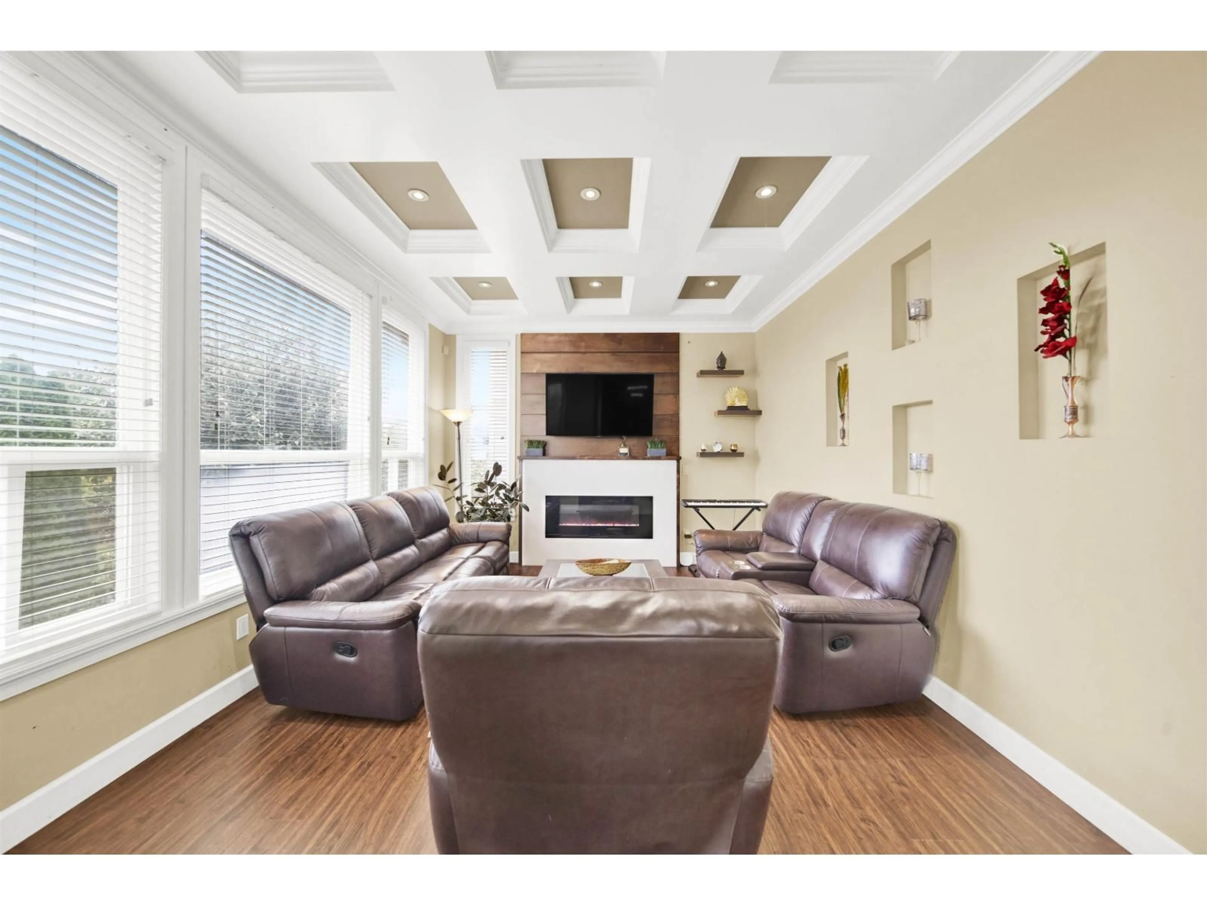 Living room with furniture, unknown for 7120 148B, Surrey British Columbia V3S0X3