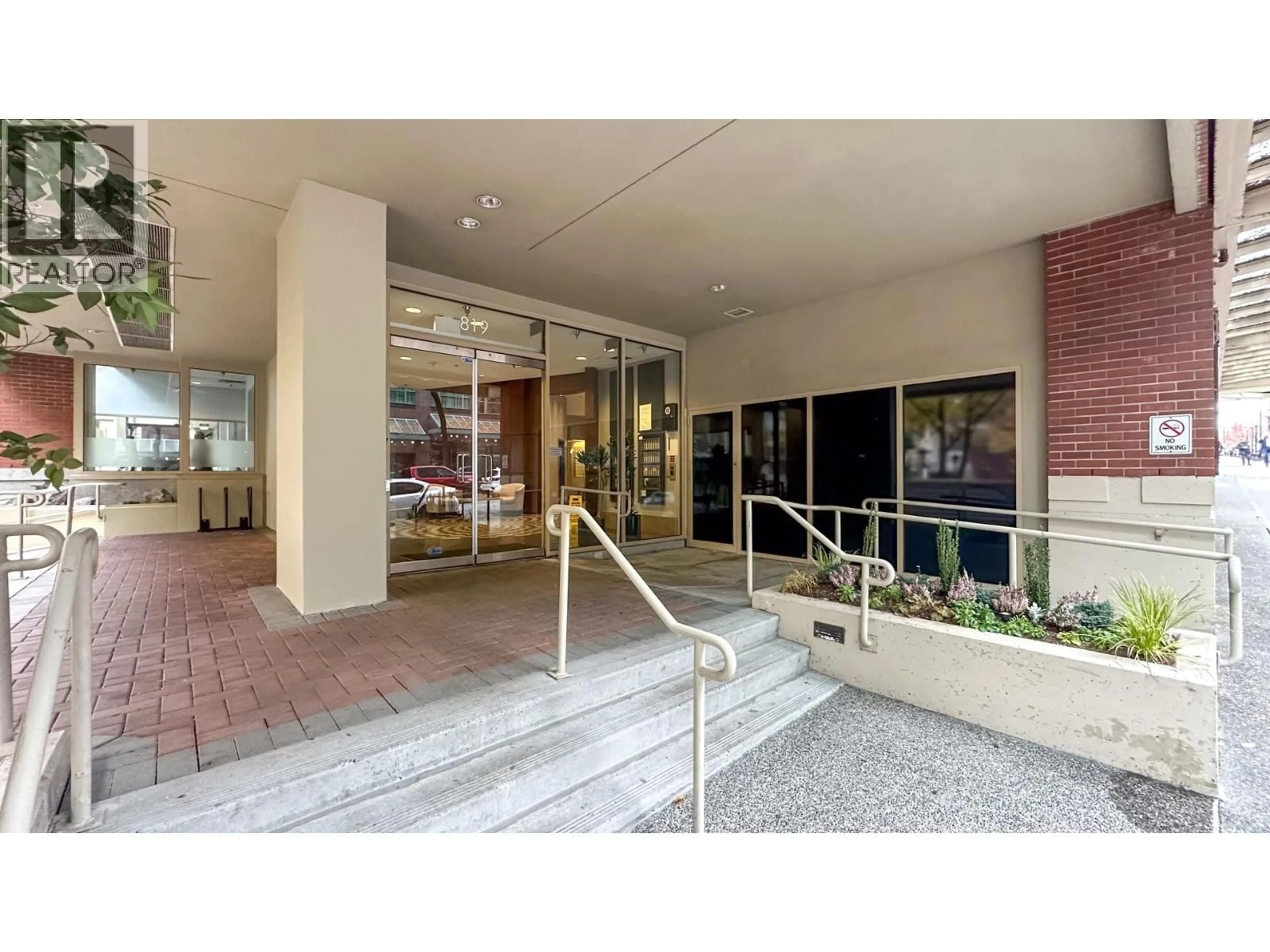 Indoor foyer for 511 - 819 HAMILTON STREET, Vancouver British Columbia V6B6M2