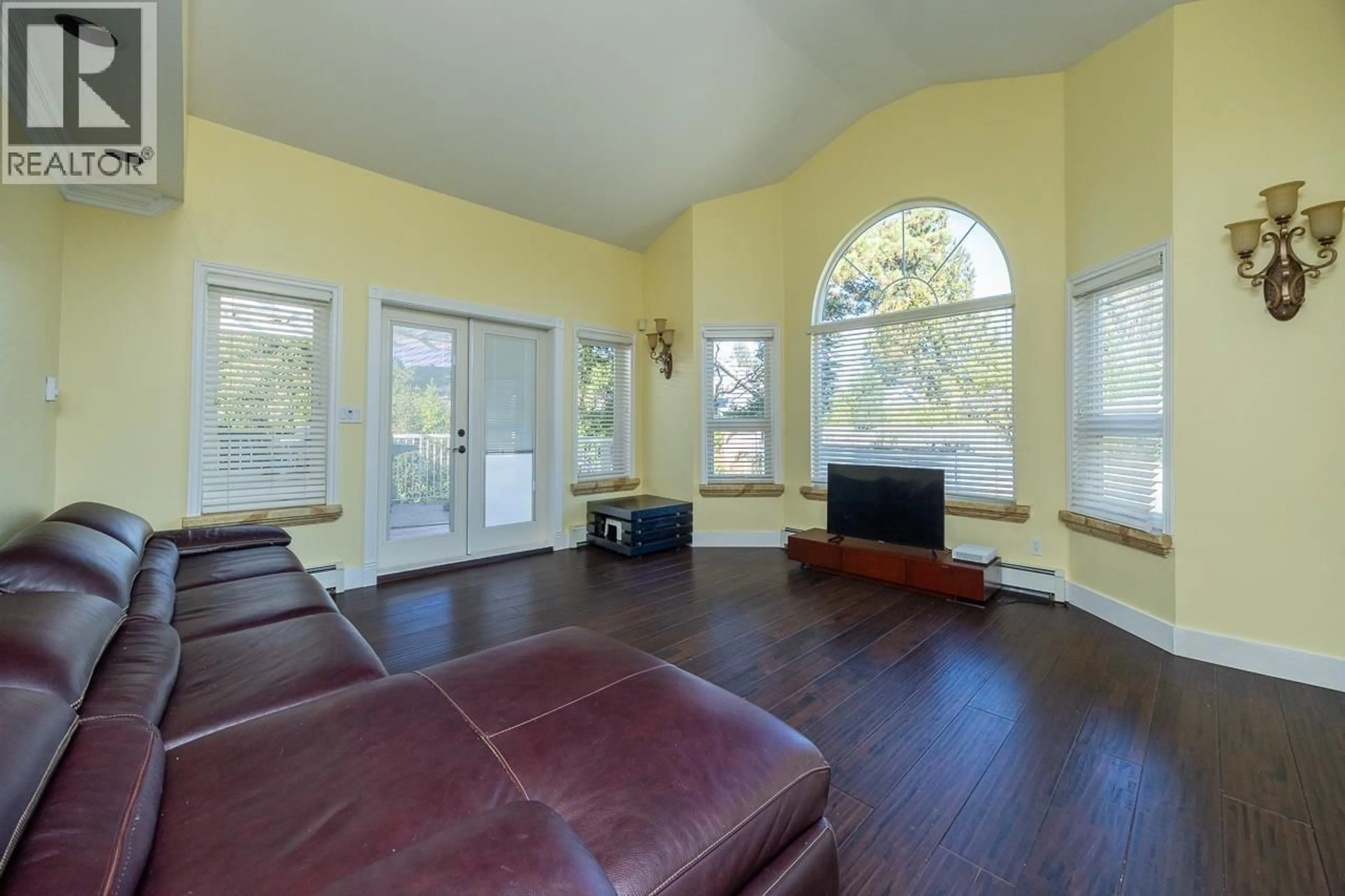 Living room with furniture, wood/laminate floor for 2088 ALLISON ROAD, Vancouver British Columbia V6T1T4