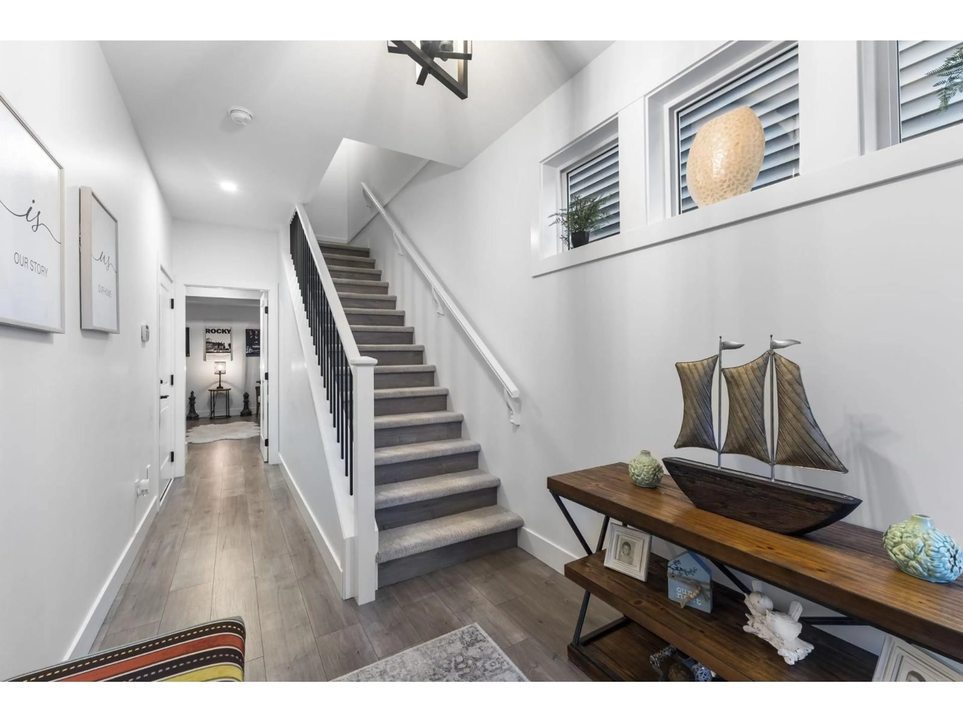 Indoor entryway for 47 - 4295 OLD CLAYBURN, Abbotsford British Columbia V2R5H2