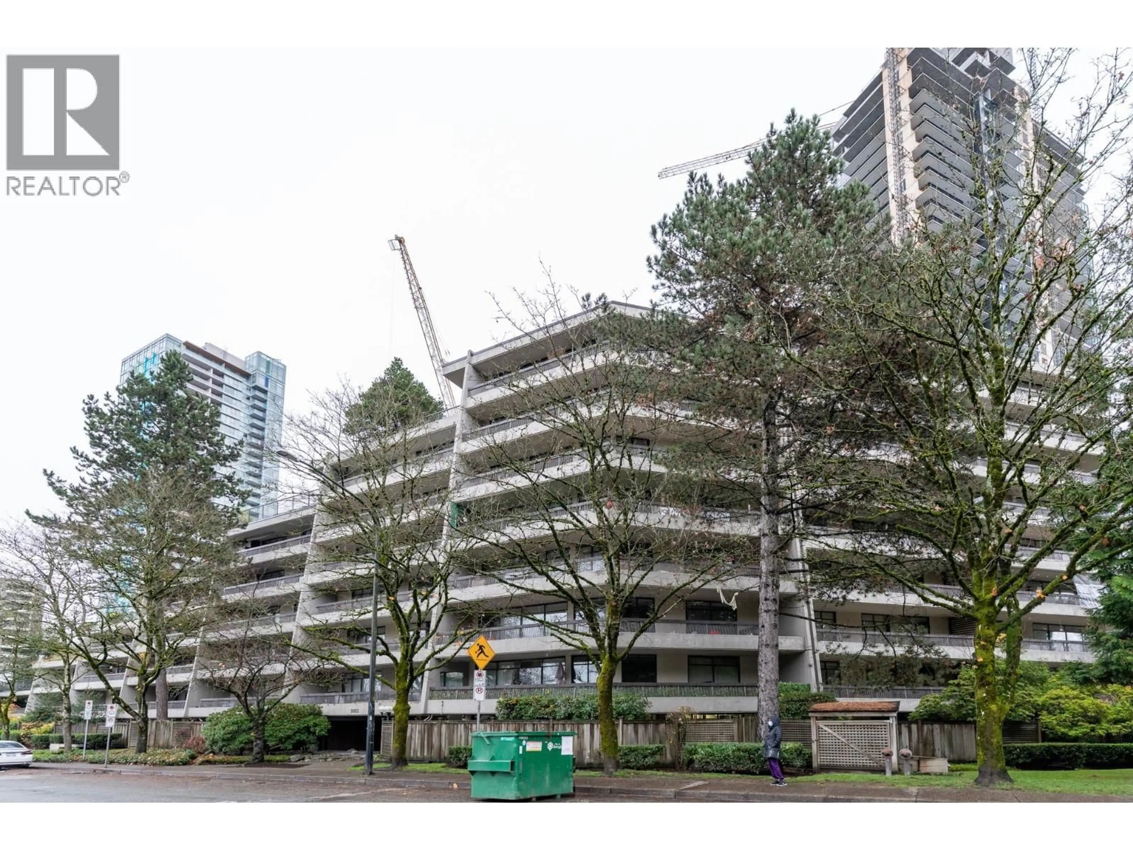 Parking for 301 - 5932 PATTERSON AVENUE, Burnaby British Columbia V5H4B4