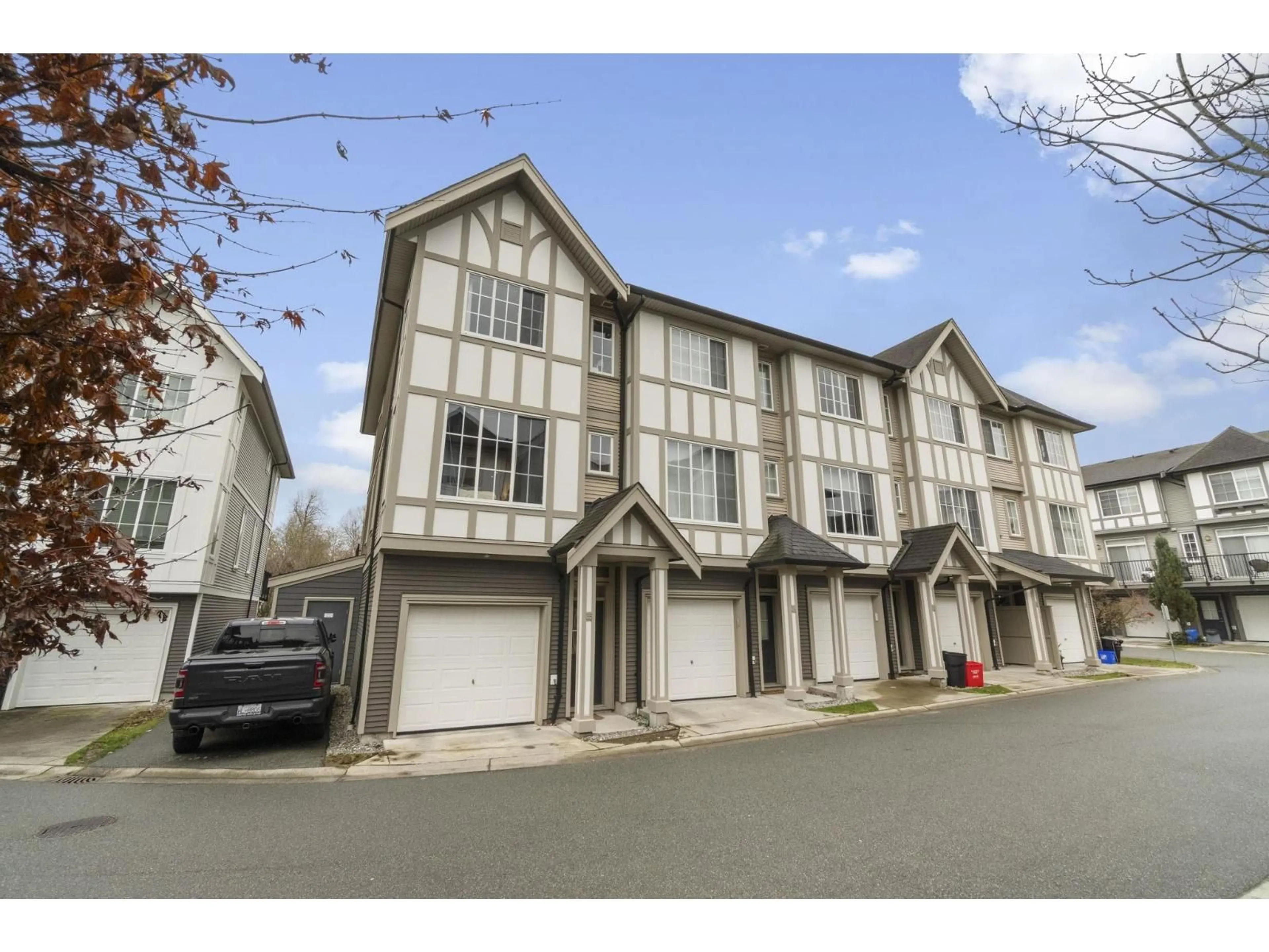 A pic from outside/outdoor area/front of a property/back of a property/a pic from drone, street for 35 - 30989 WESTRIDGE, Abbotsford British Columbia V2T0E7