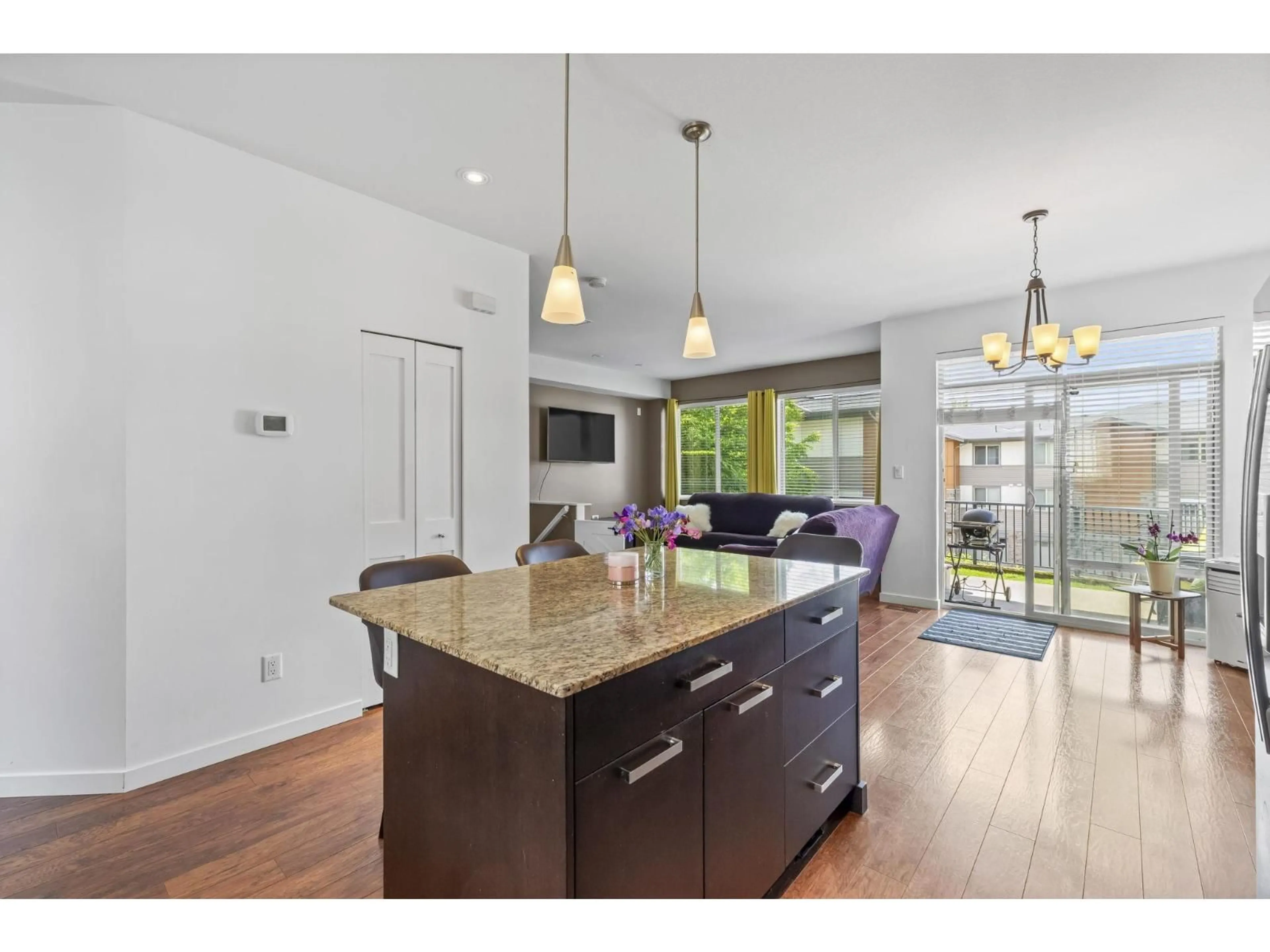 Open concept kitchen, unknown for 55 - 34248 KING, Abbotsford British Columbia V2S0B1