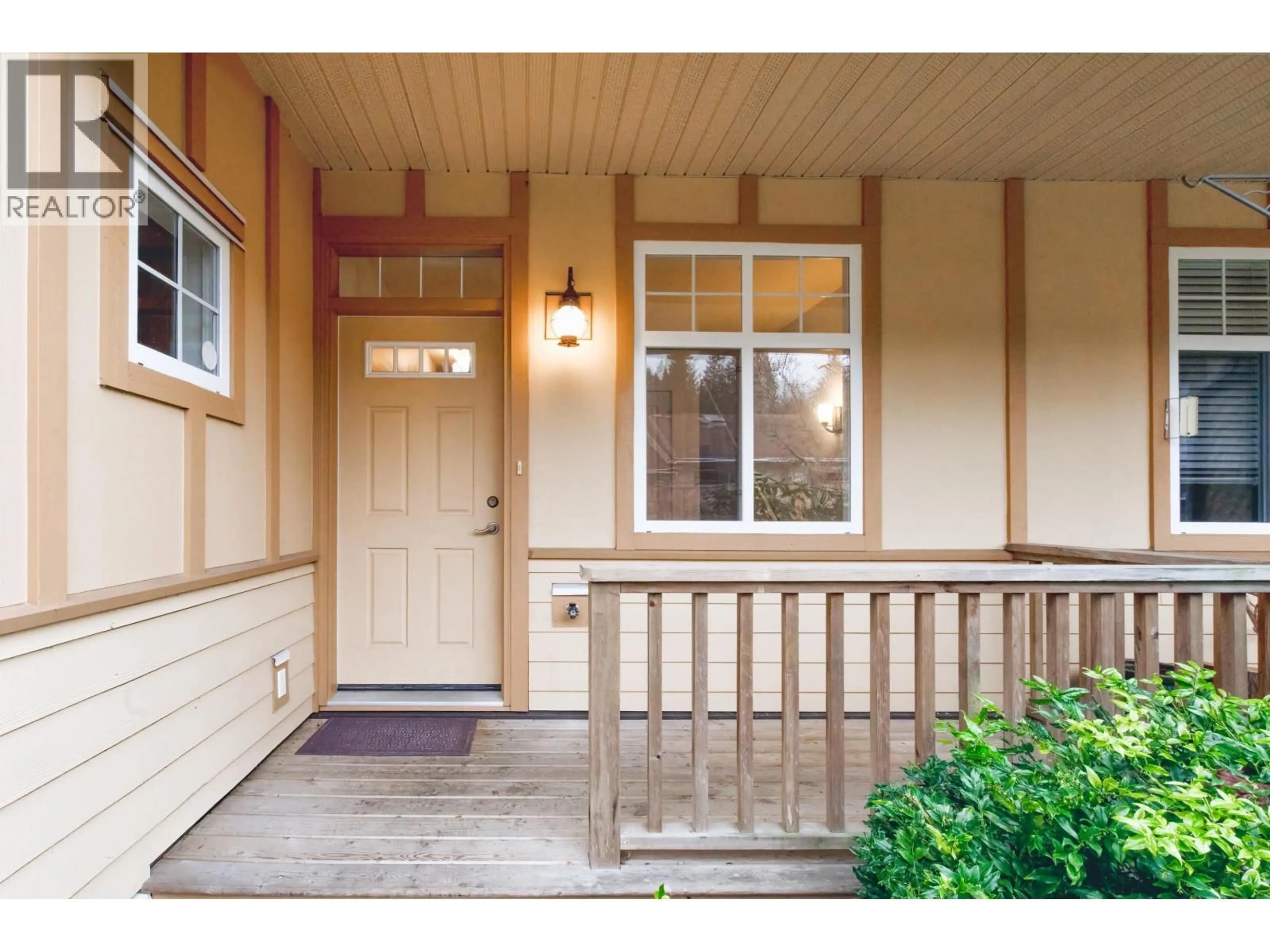 Indoor entryway for 3 - 811 NORTH ROAD, Gibsons British Columbia V0N1V9