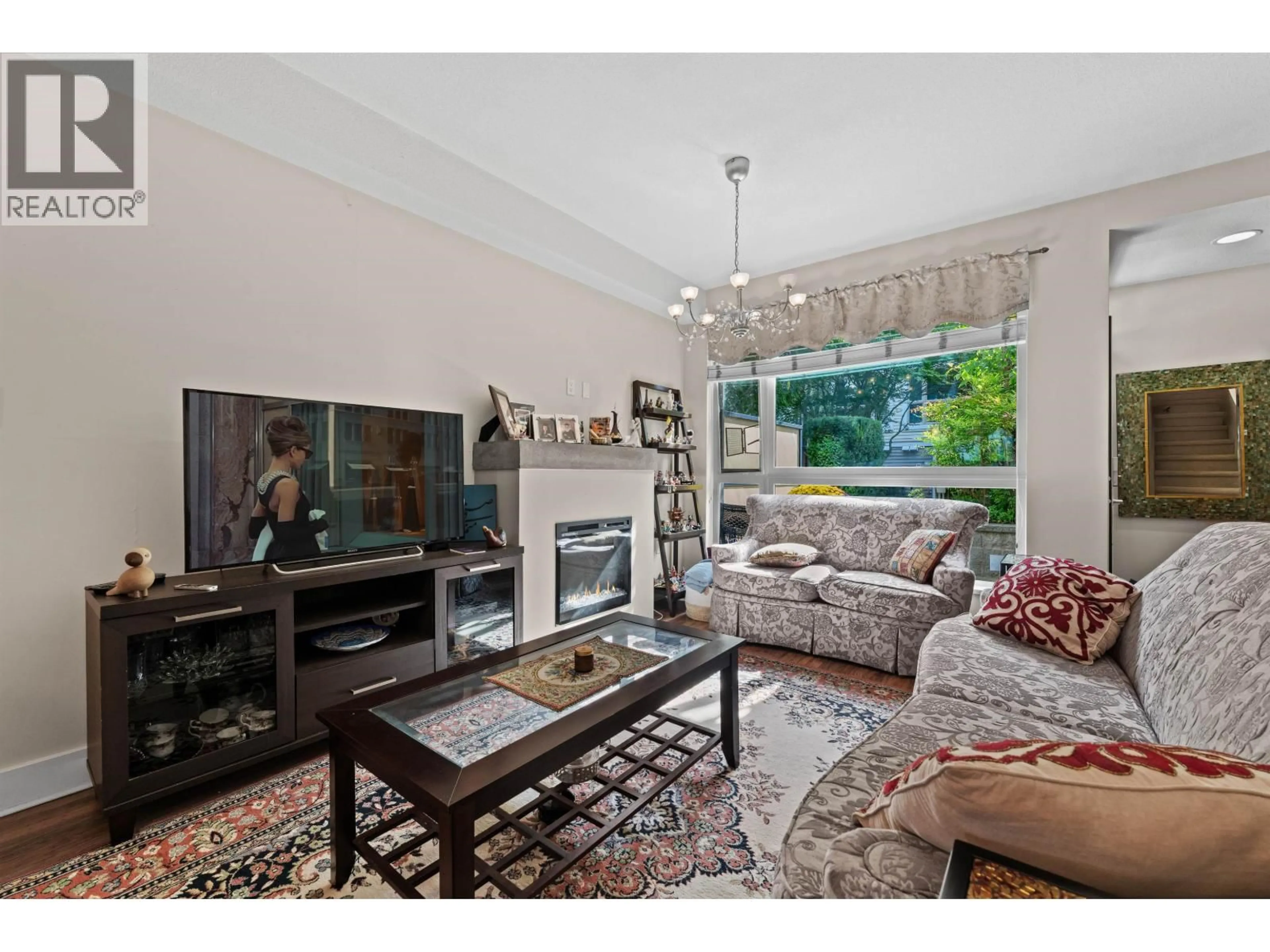 Living room with furniture, unknown for 45 - 728 14TH STREET, North Vancouver British Columbia V7M0A8