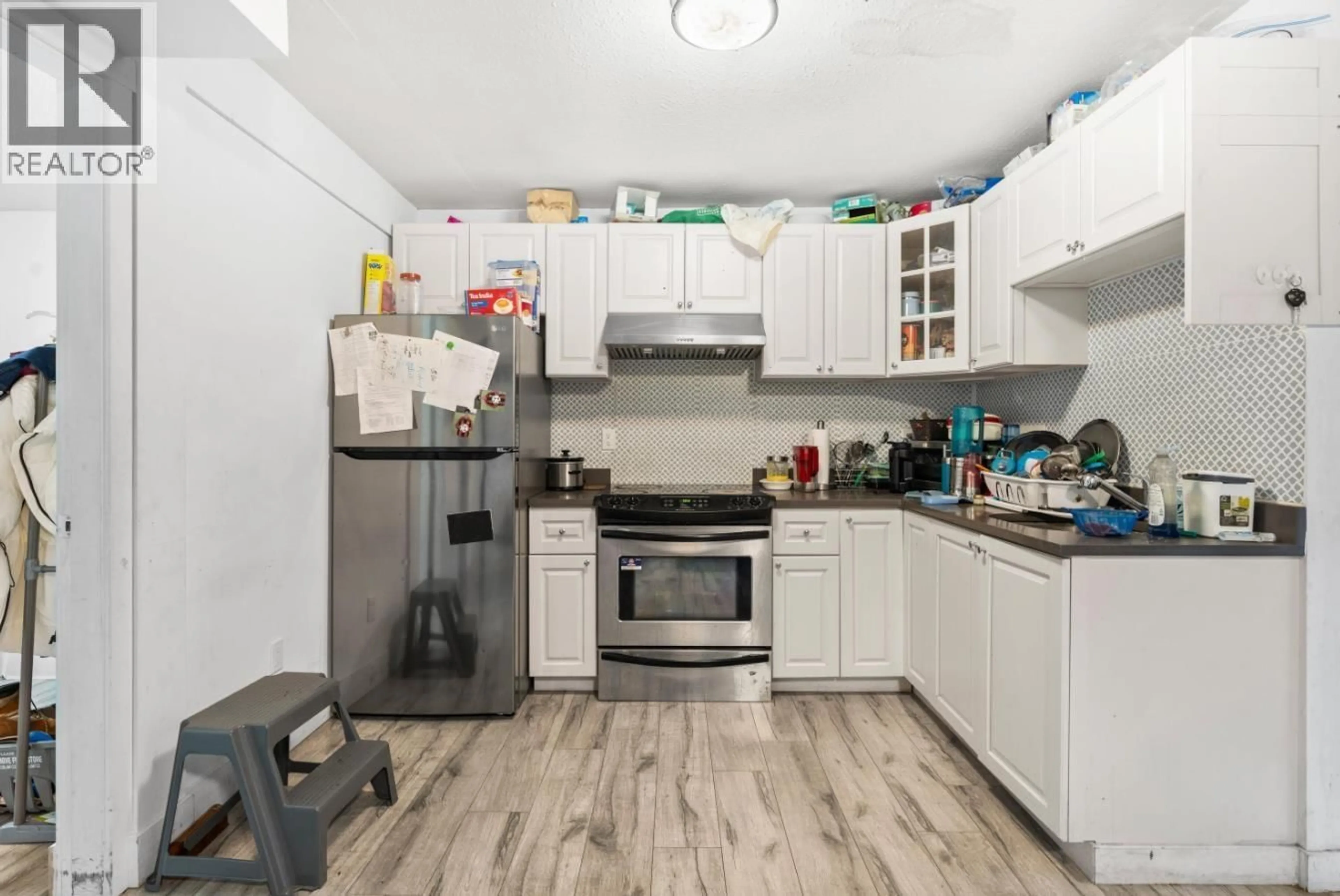 Standard kitchen, unknown for 886 56TH AVENUE, Vancouver British Columbia V5X1S2