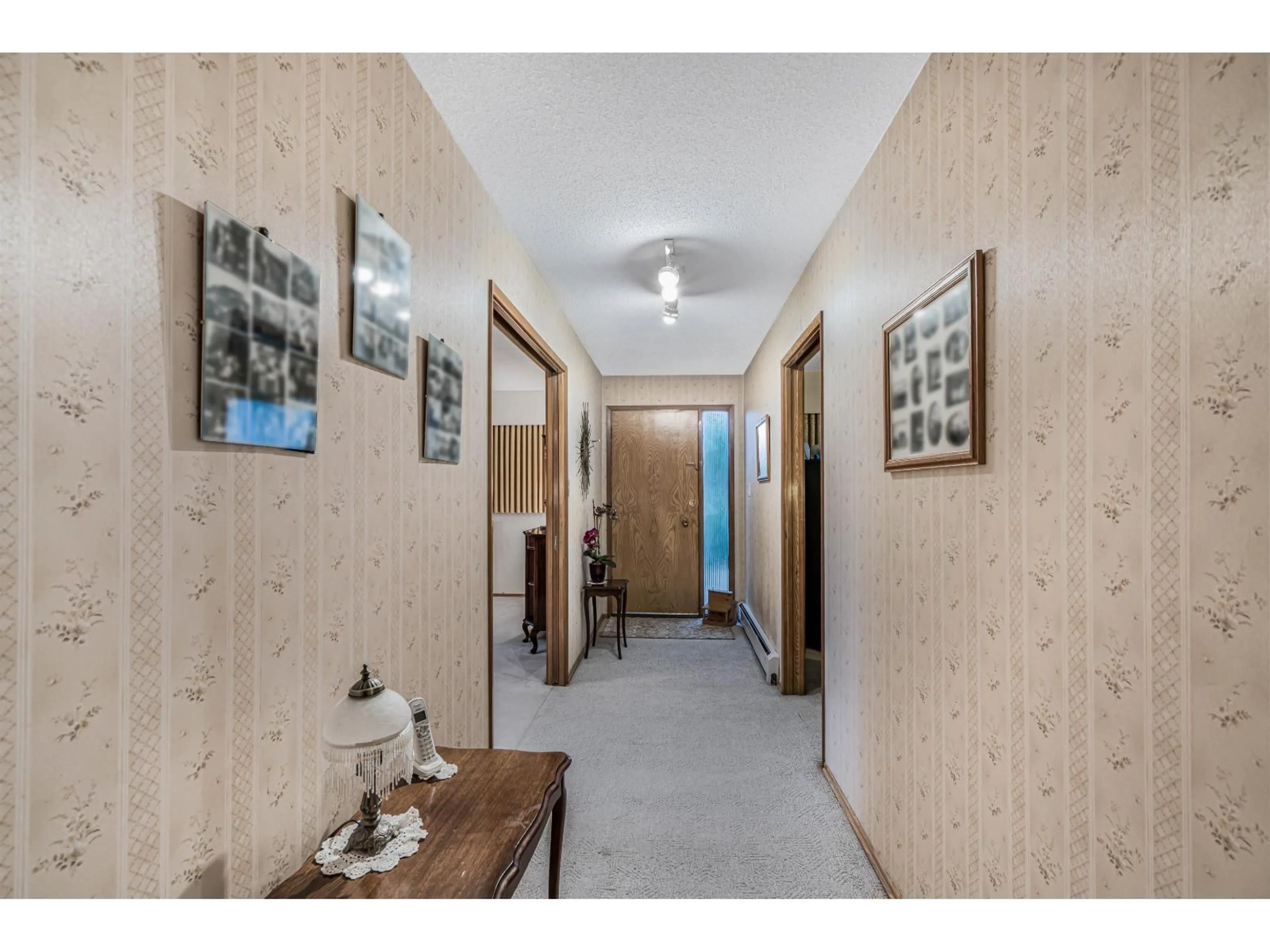 Indoor foyer for 31908 OLD YALE, Abbotsford British Columbia V2T2C6