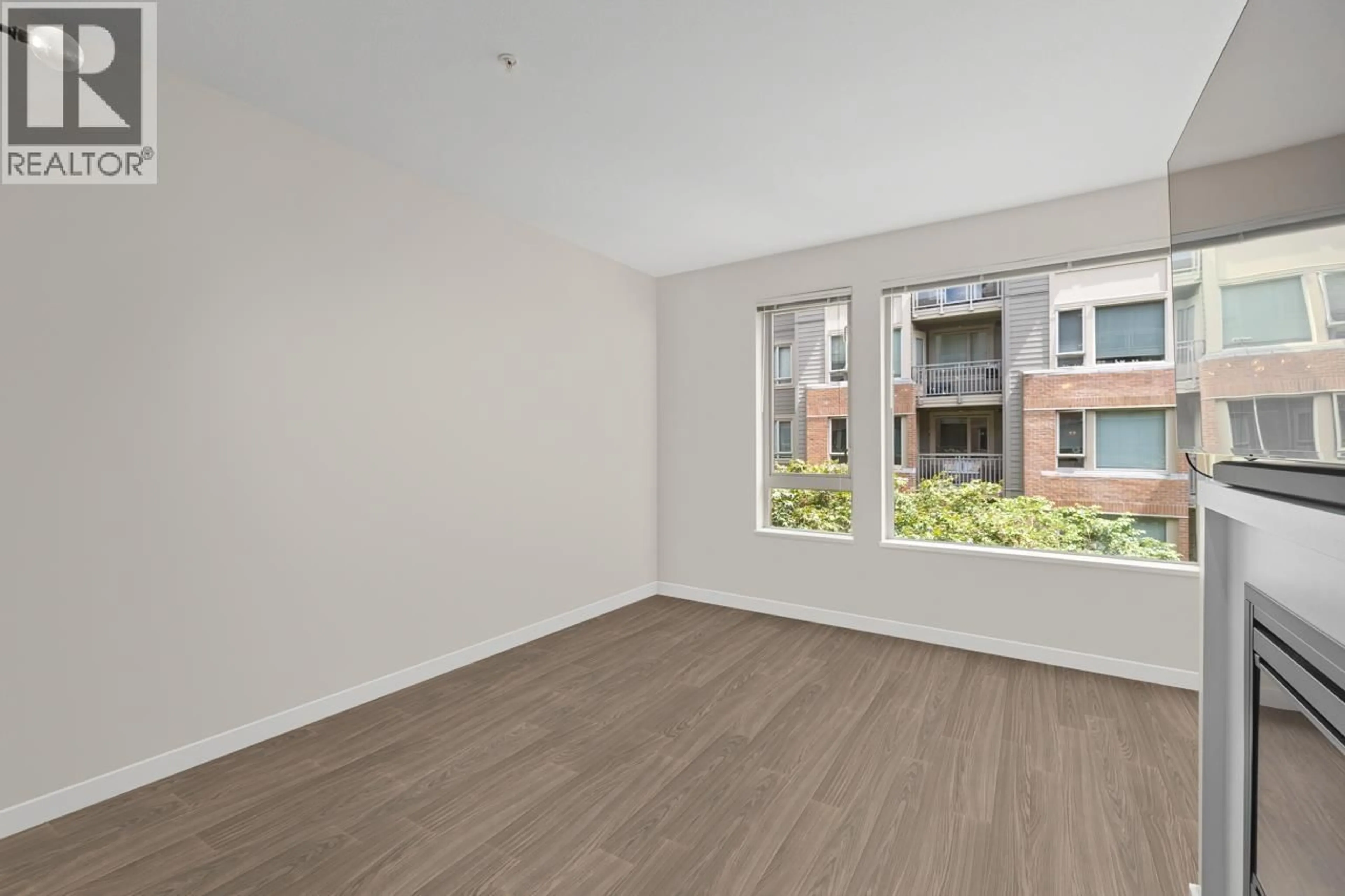 A pic of a room for 304 - 139 22ND STREET, North Vancouver British Columbia V7M0B5