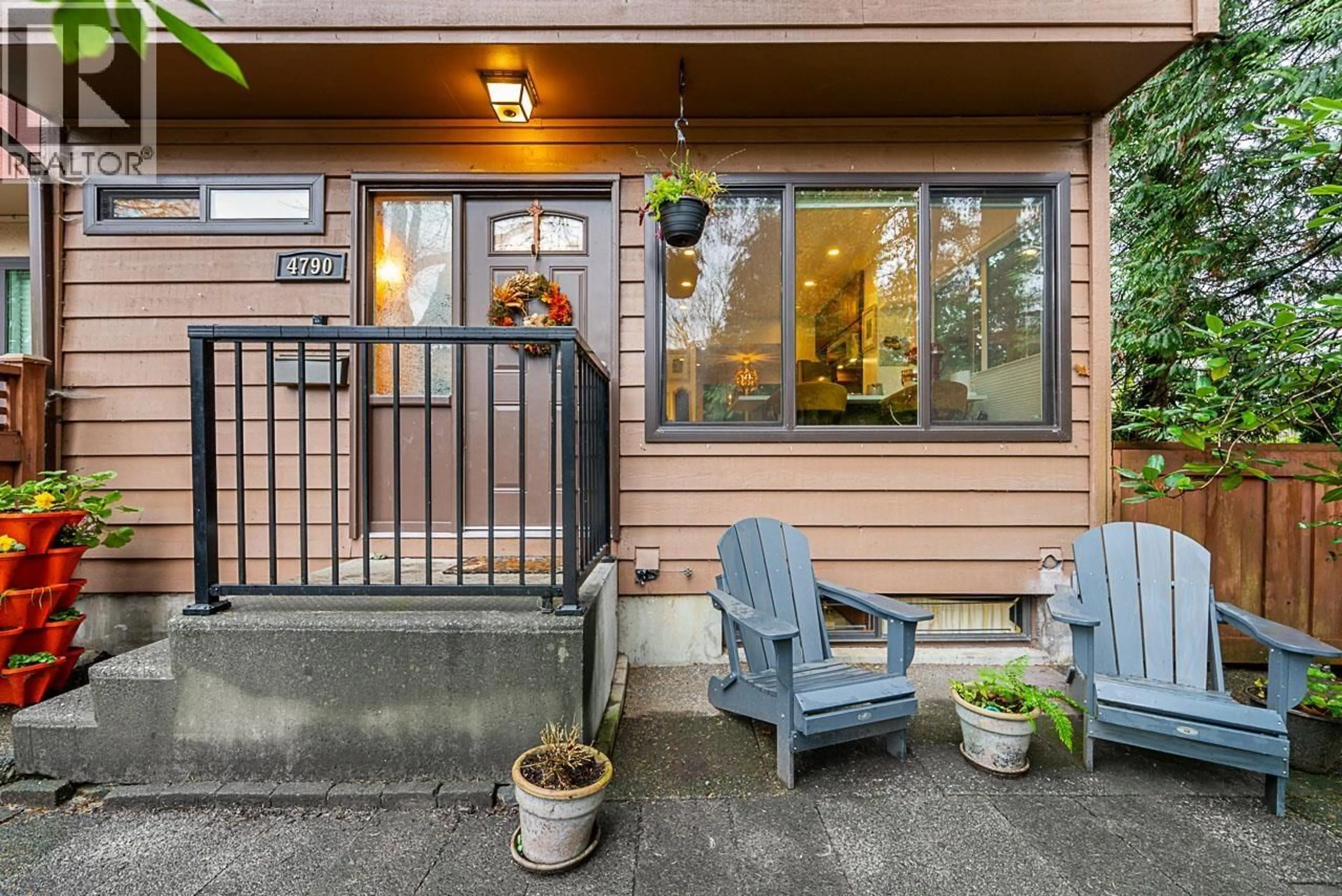 Patio, street for 4790 FERNGLEN PLACE, Burnaby British Columbia V5G3W1