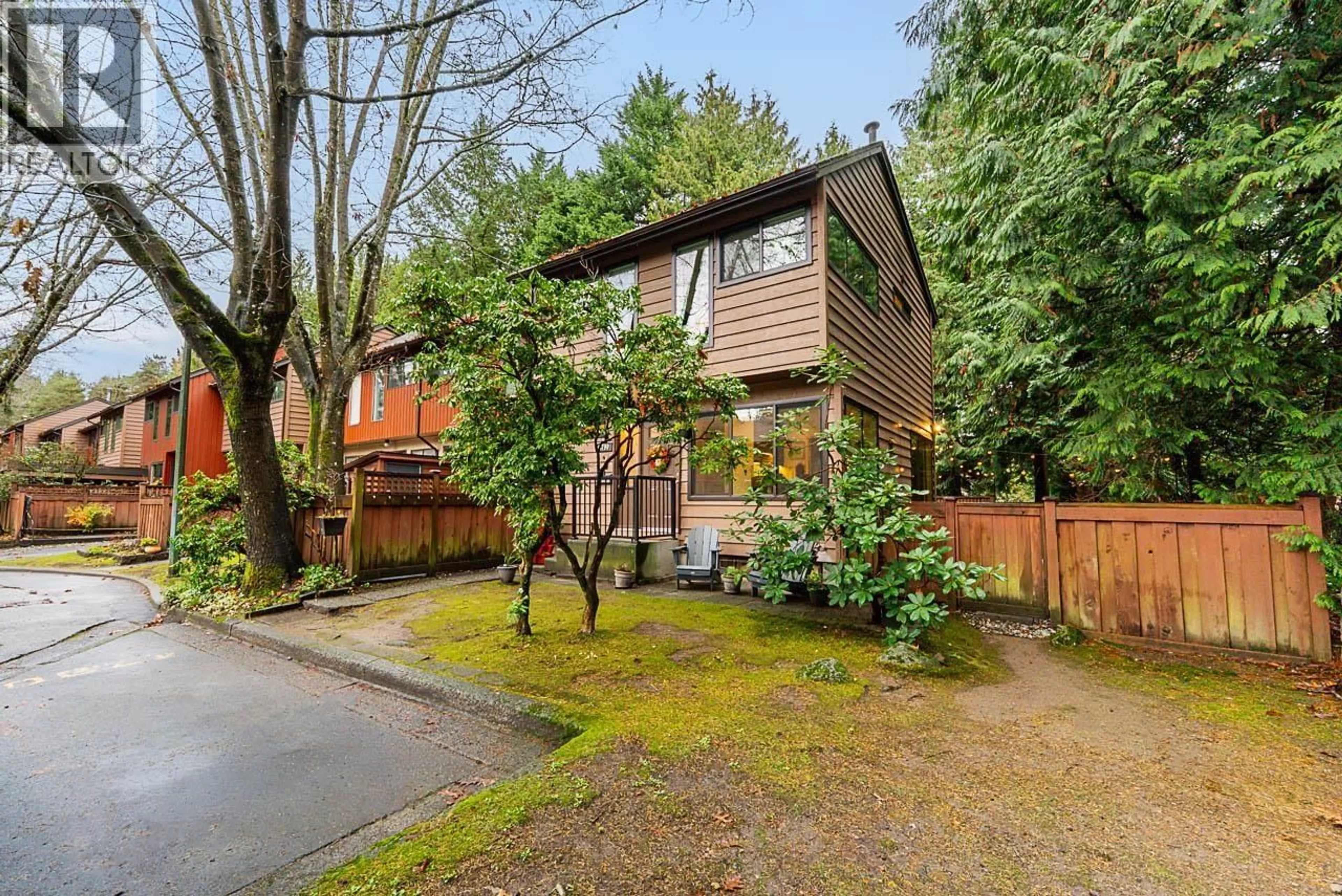 Home with brick exterior material, street for 4790 FERNGLEN PLACE, Burnaby British Columbia V5G3W1