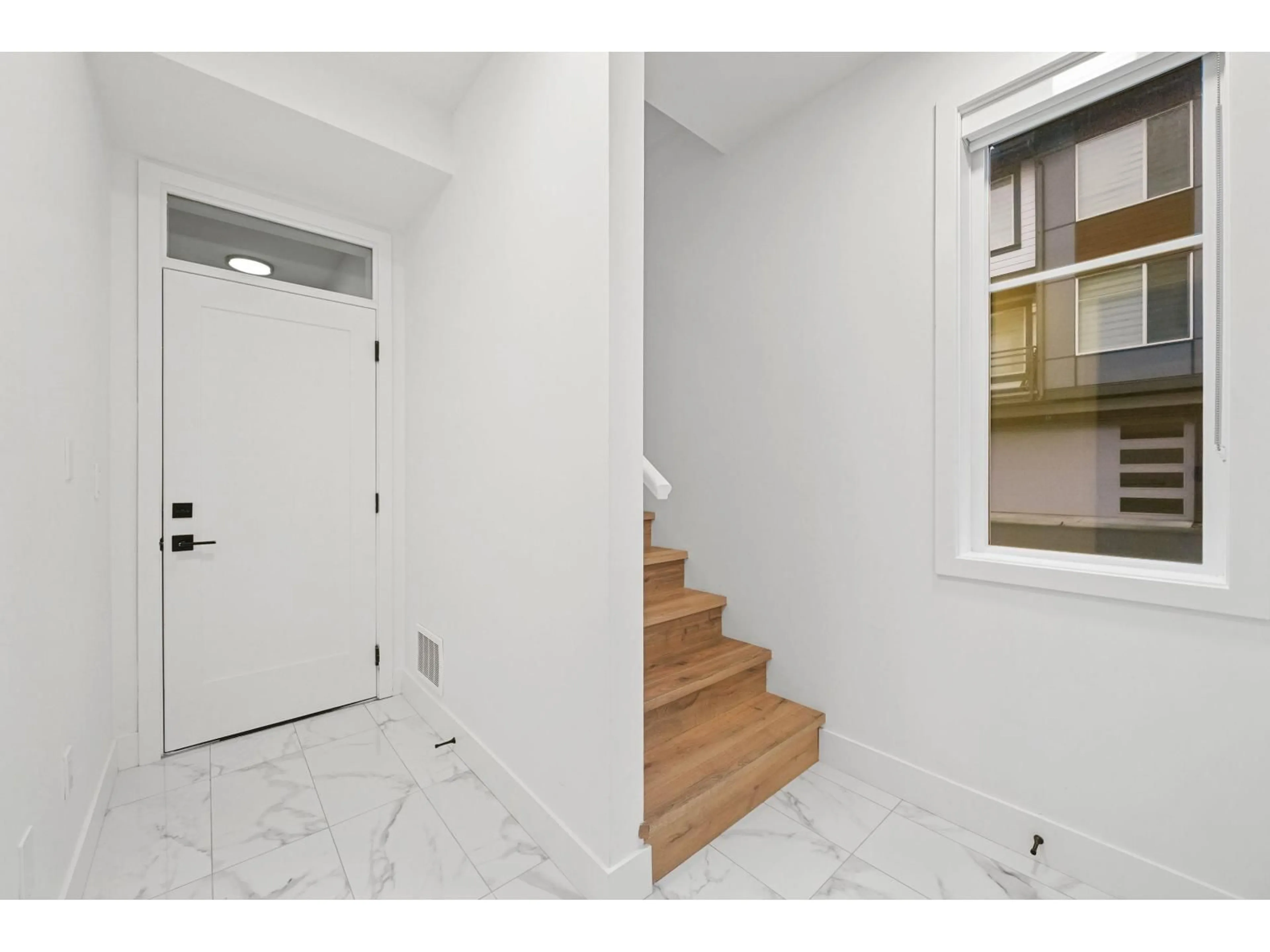 Indoor entryway for 29 - 20763 76, Langley British Columbia V2Y3N8