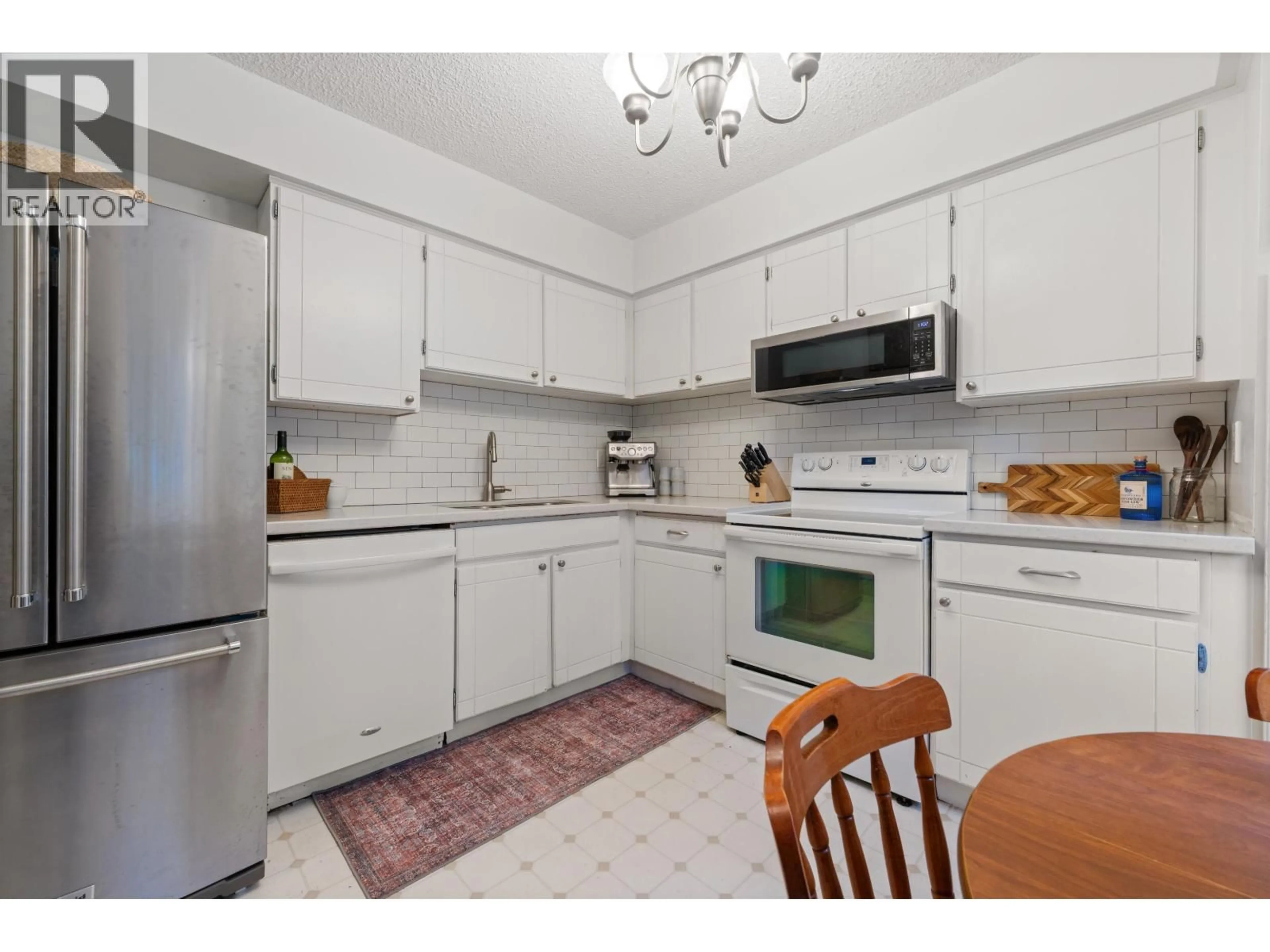 Standard kitchen, unknown for 335A EVERGREEN DRIVE, Port Moody British Columbia V3H1S1