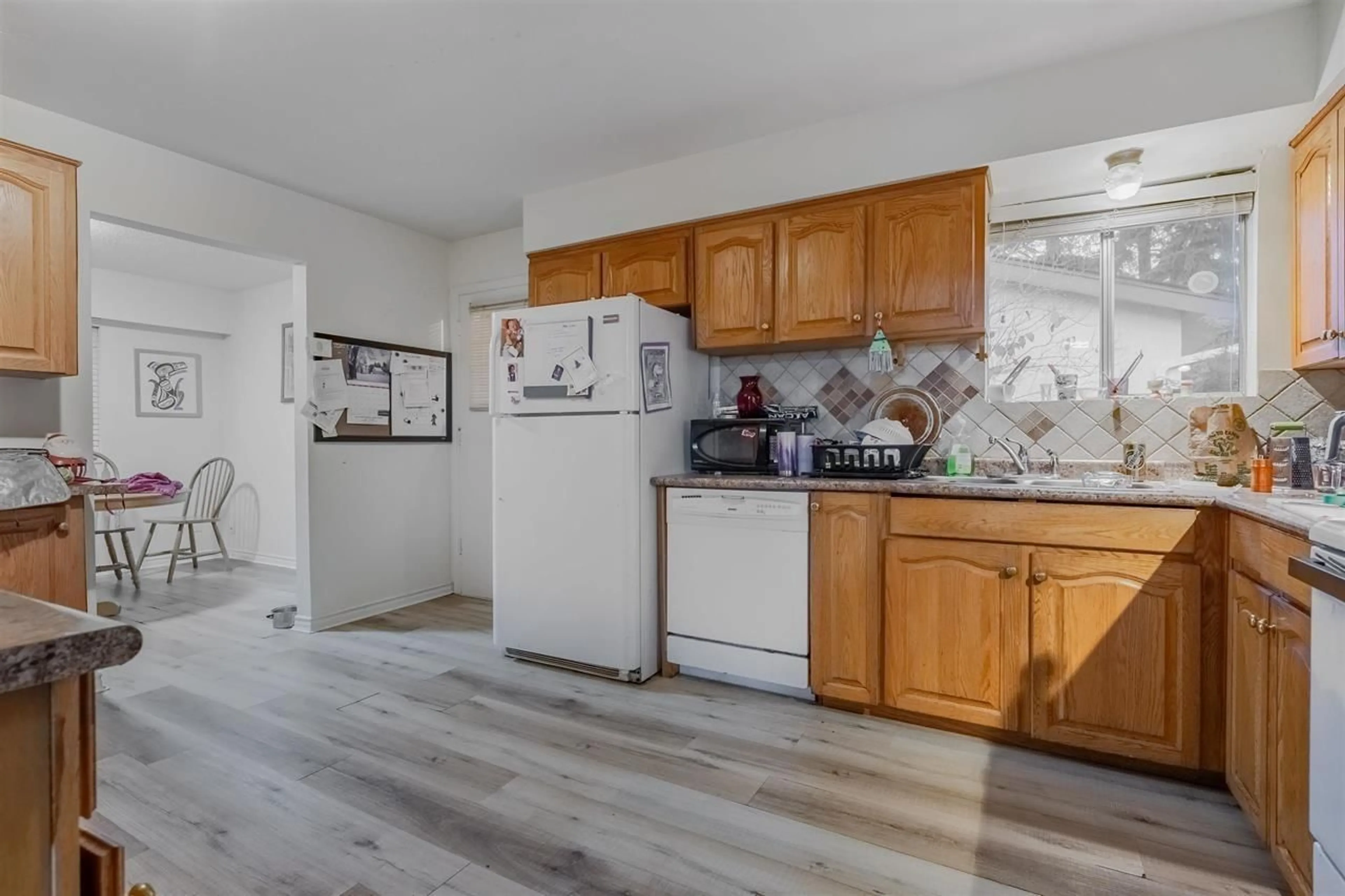 Standard kitchen, unknown for 11084 148 STREET, Surrey British Columbia V3R3Y8
