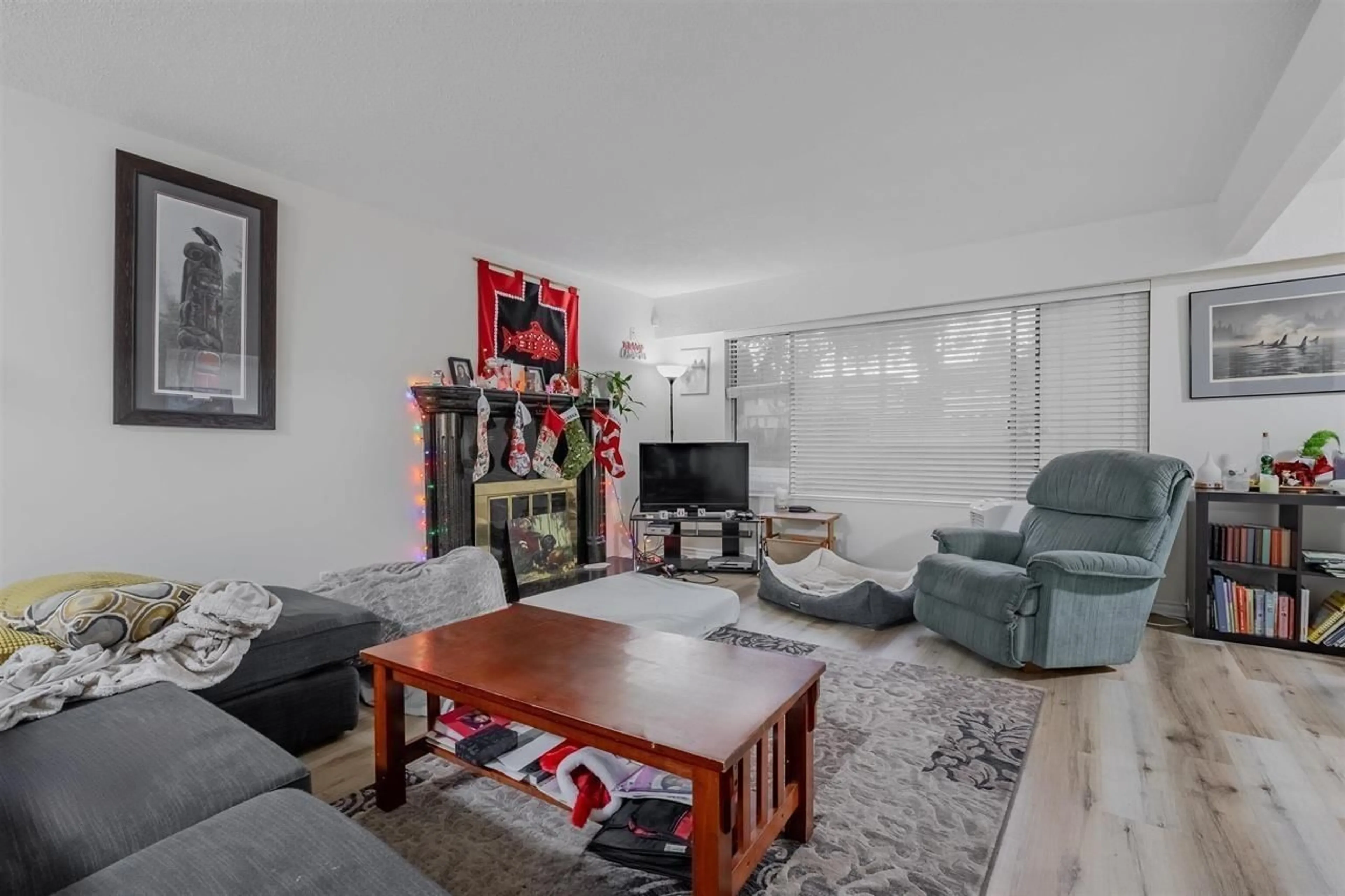 Living room with furniture, unknown for 11084 148 STREET, Surrey British Columbia V3R3Y8