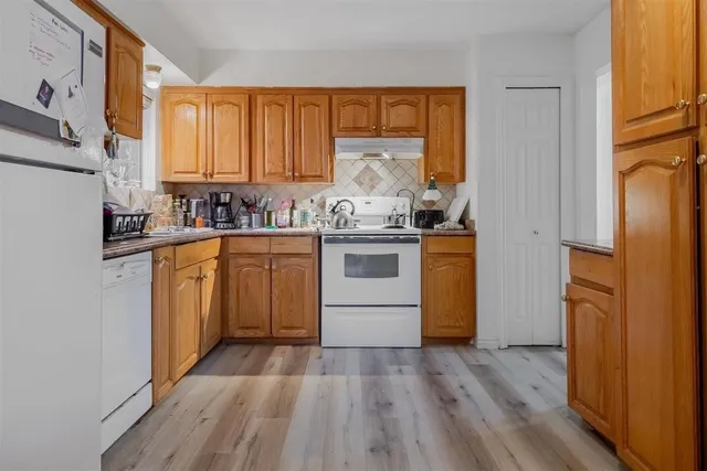 11084 148 STREET, Surrey 5