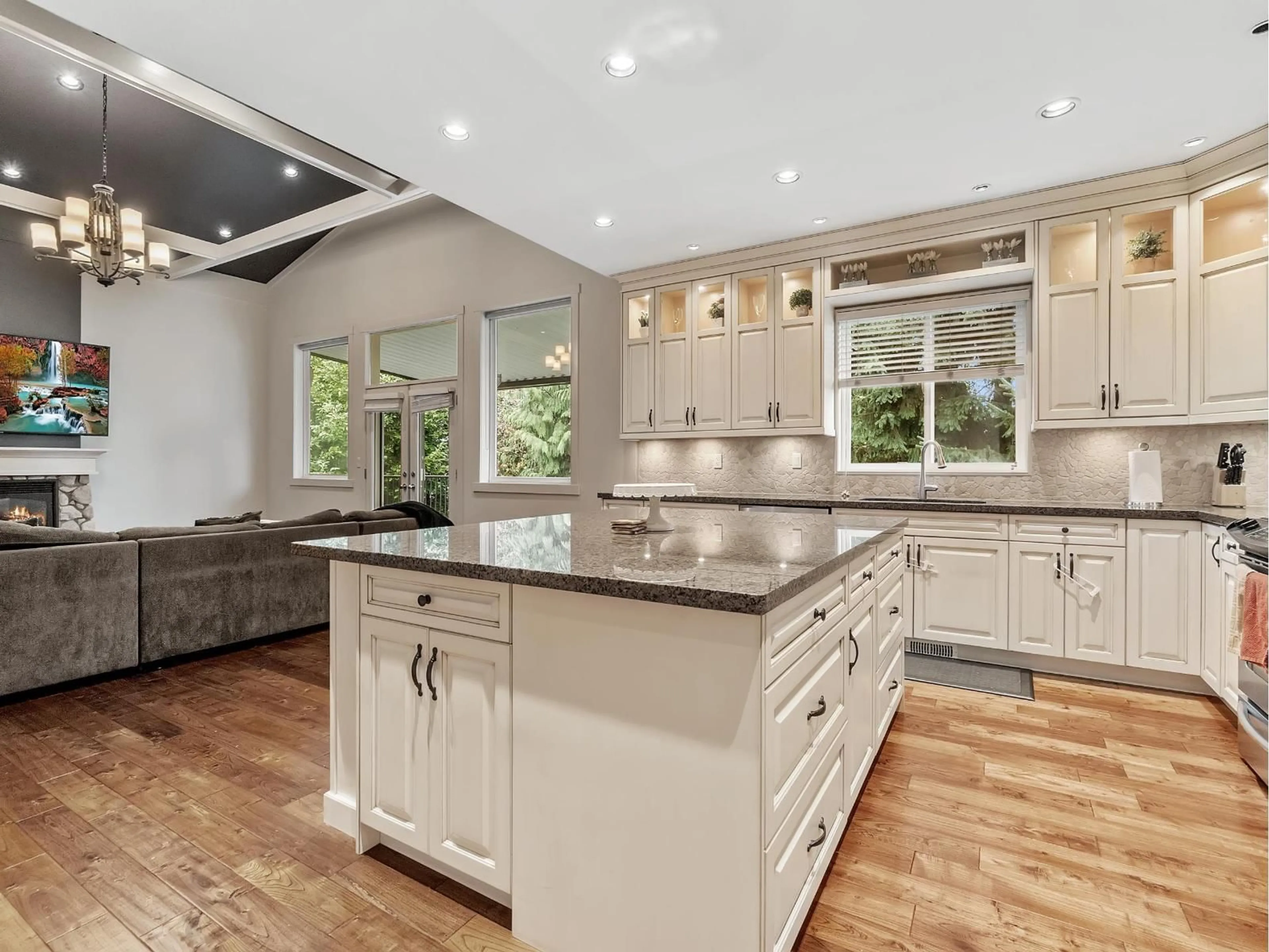 Open concept kitchen, ceramic/tile floor for 20723 46A, Langley British Columbia V3A3K1