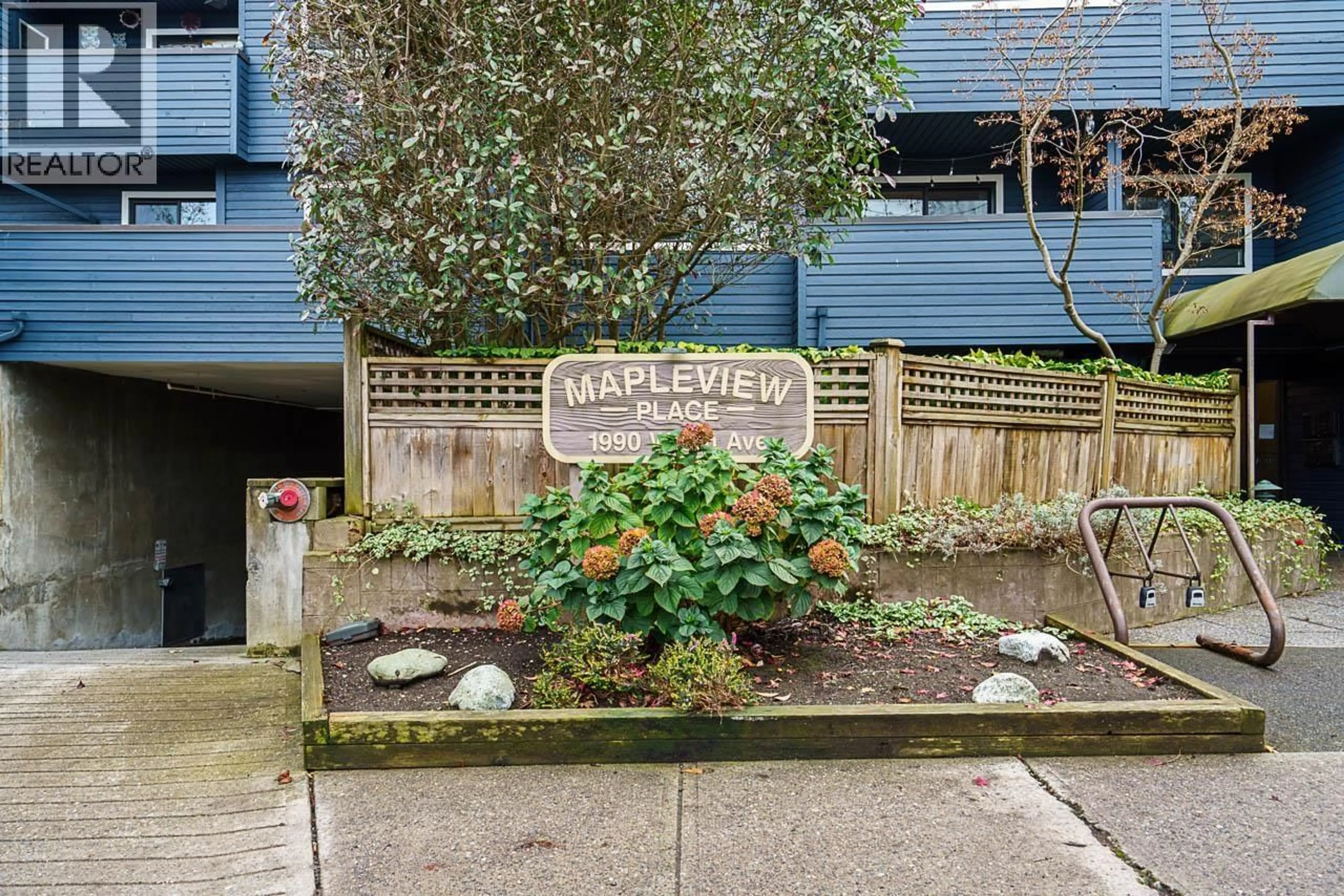 Patio, street for 218 - 1990 6TH AVENUE, Vancouver British Columbia V6J4V4