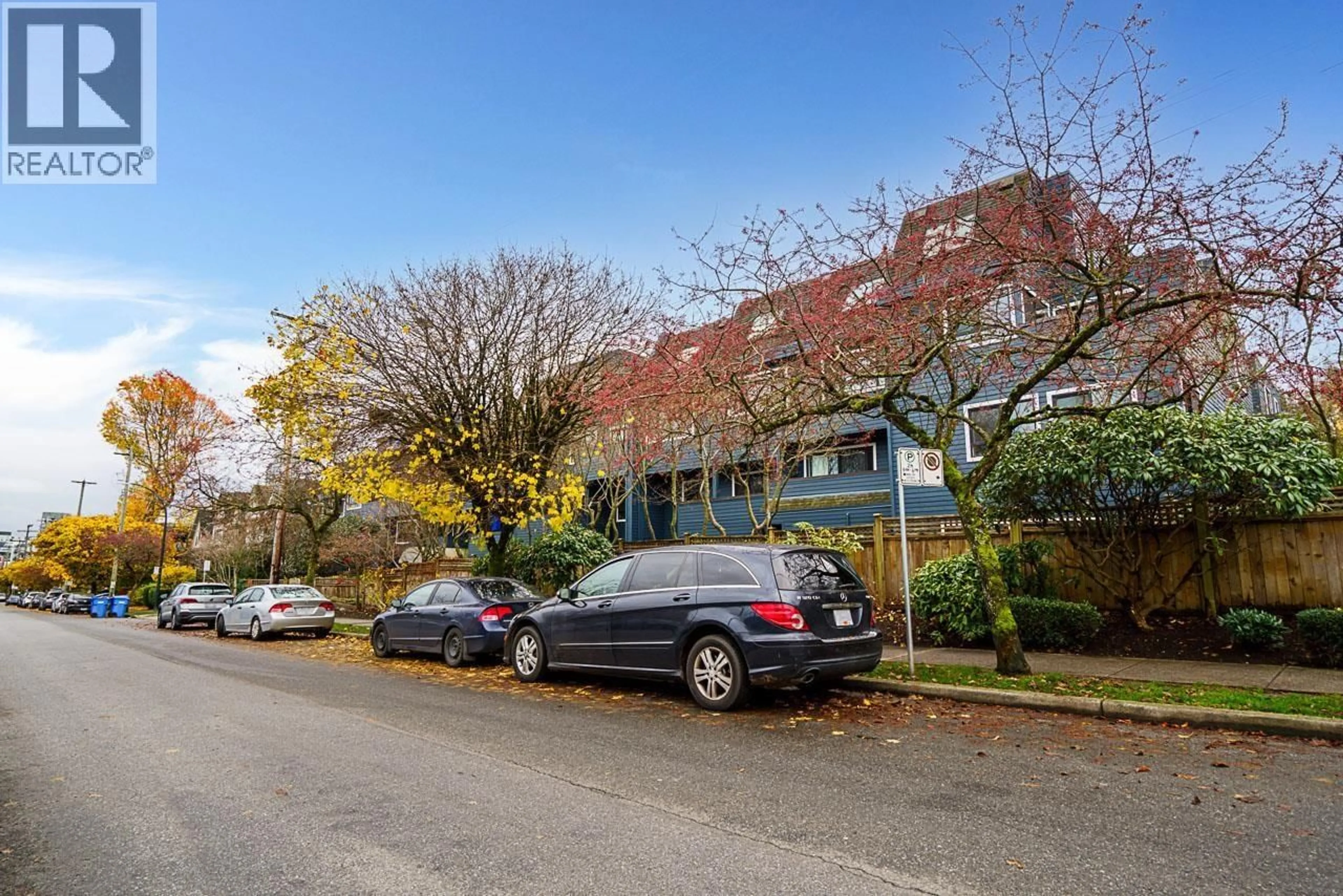 Parking for 218 - 1990 6TH AVENUE, Vancouver British Columbia V6J4V4