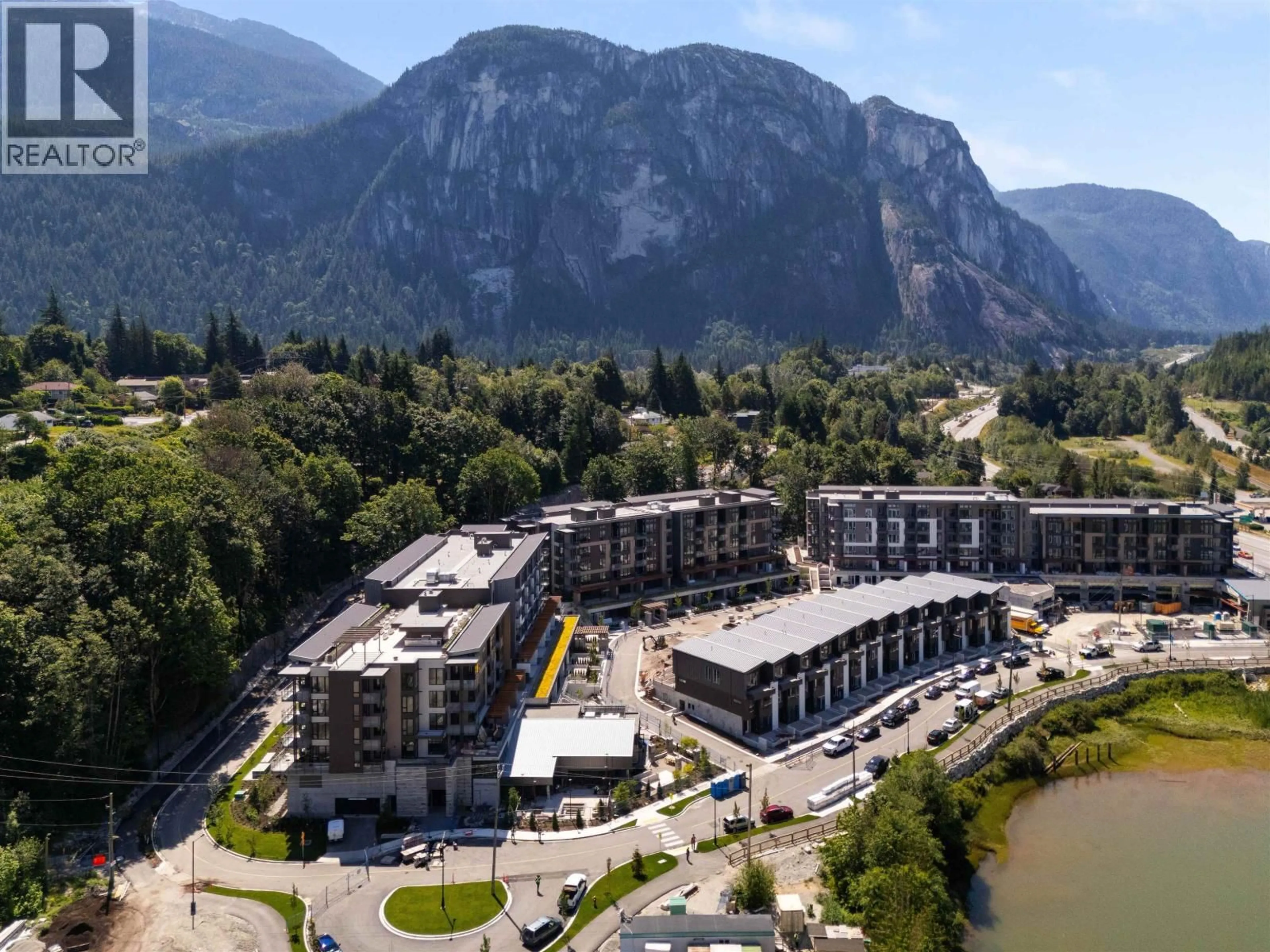 A pic from outside/outdoor area/front of a property/back of a property/a pic from drone, mountain view for 304 - 1506 SCOTT CRESCENT, Squamish British Columbia V0N3G0