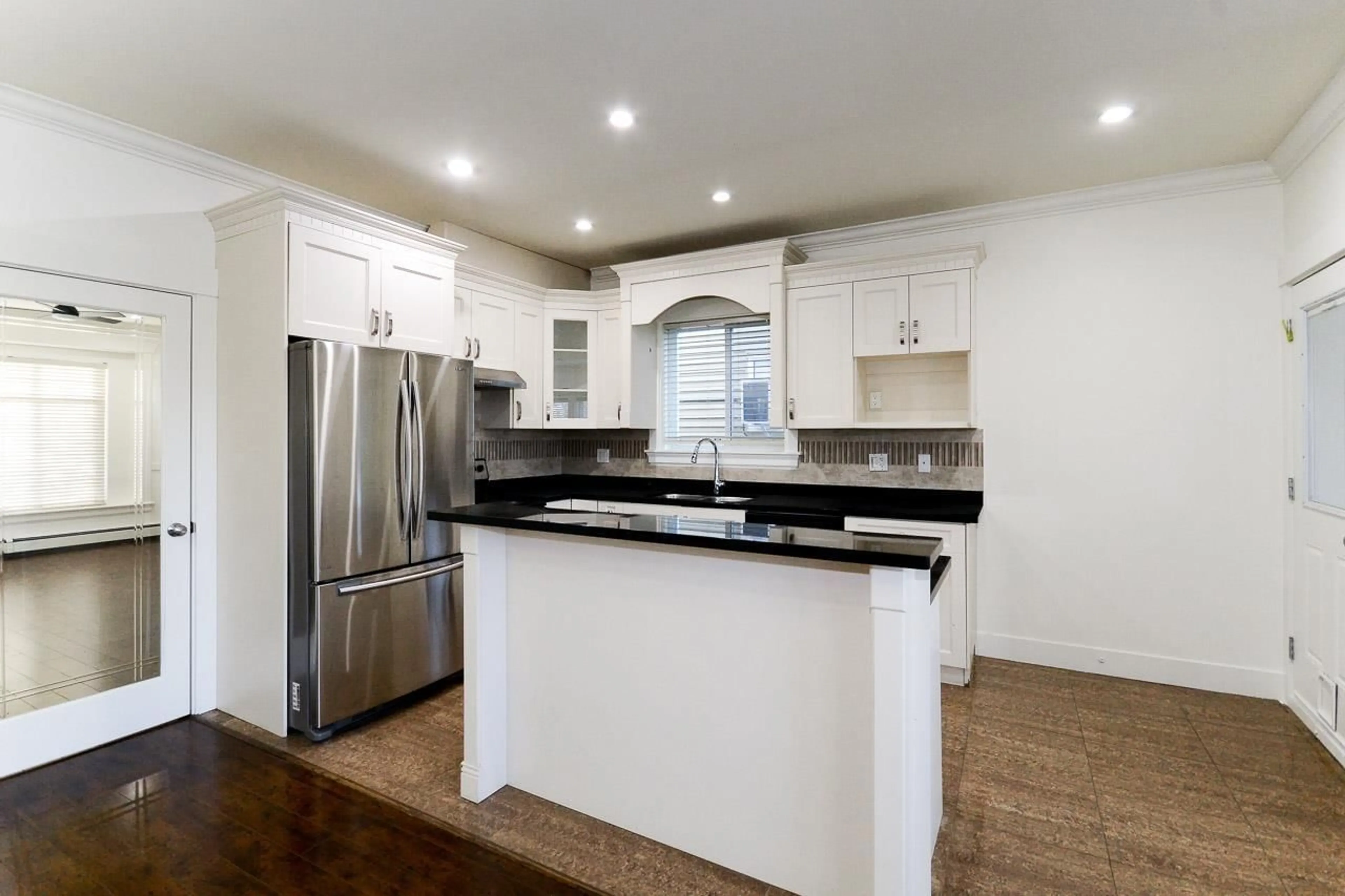 Open concept kitchen, unknown for 13111 108, Surrey British Columbia V3T2J2