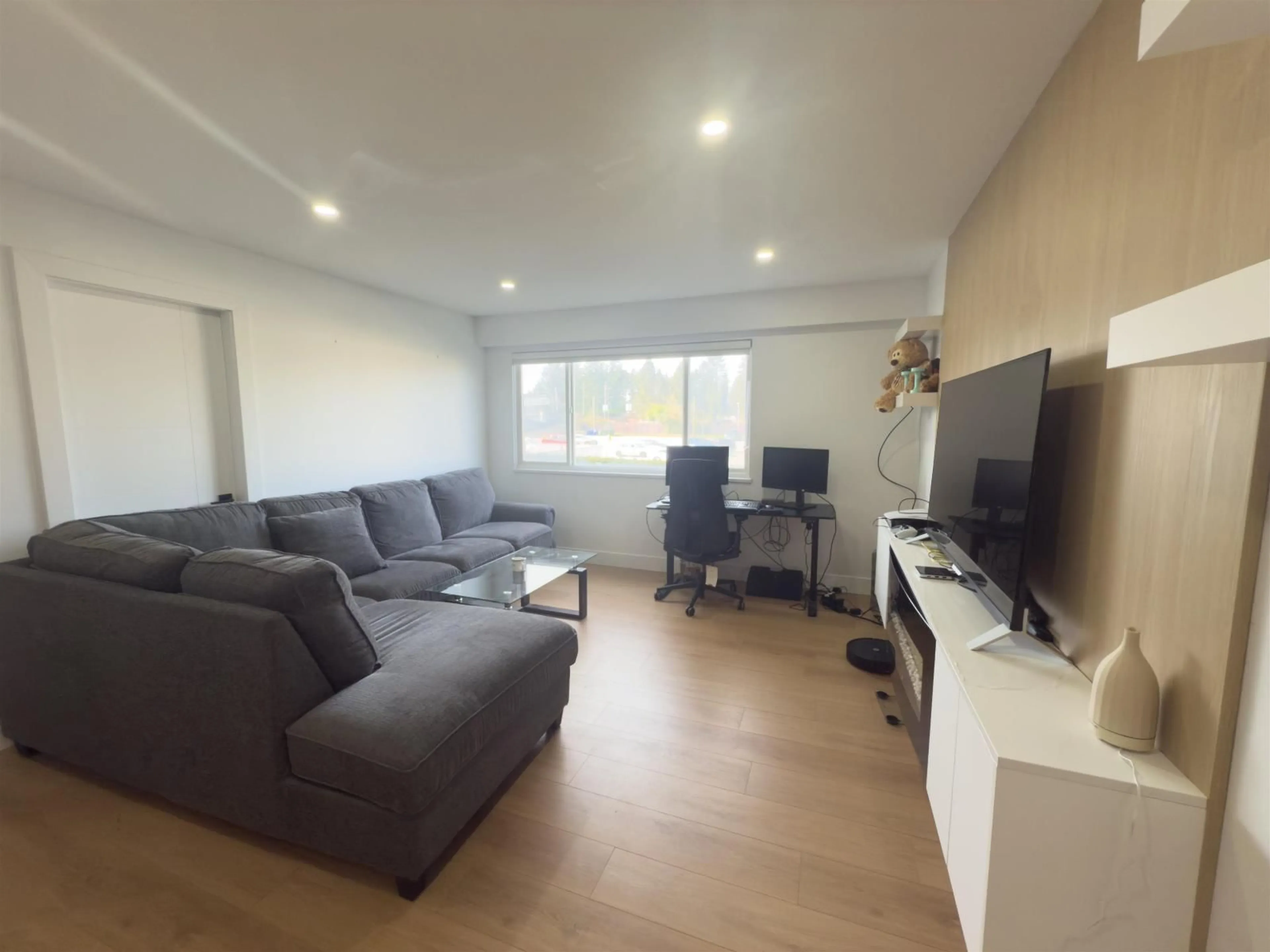 Living room with furniture, unknown for 218 - 11816 88 AVENUE, Delta British Columbia V4C3C5