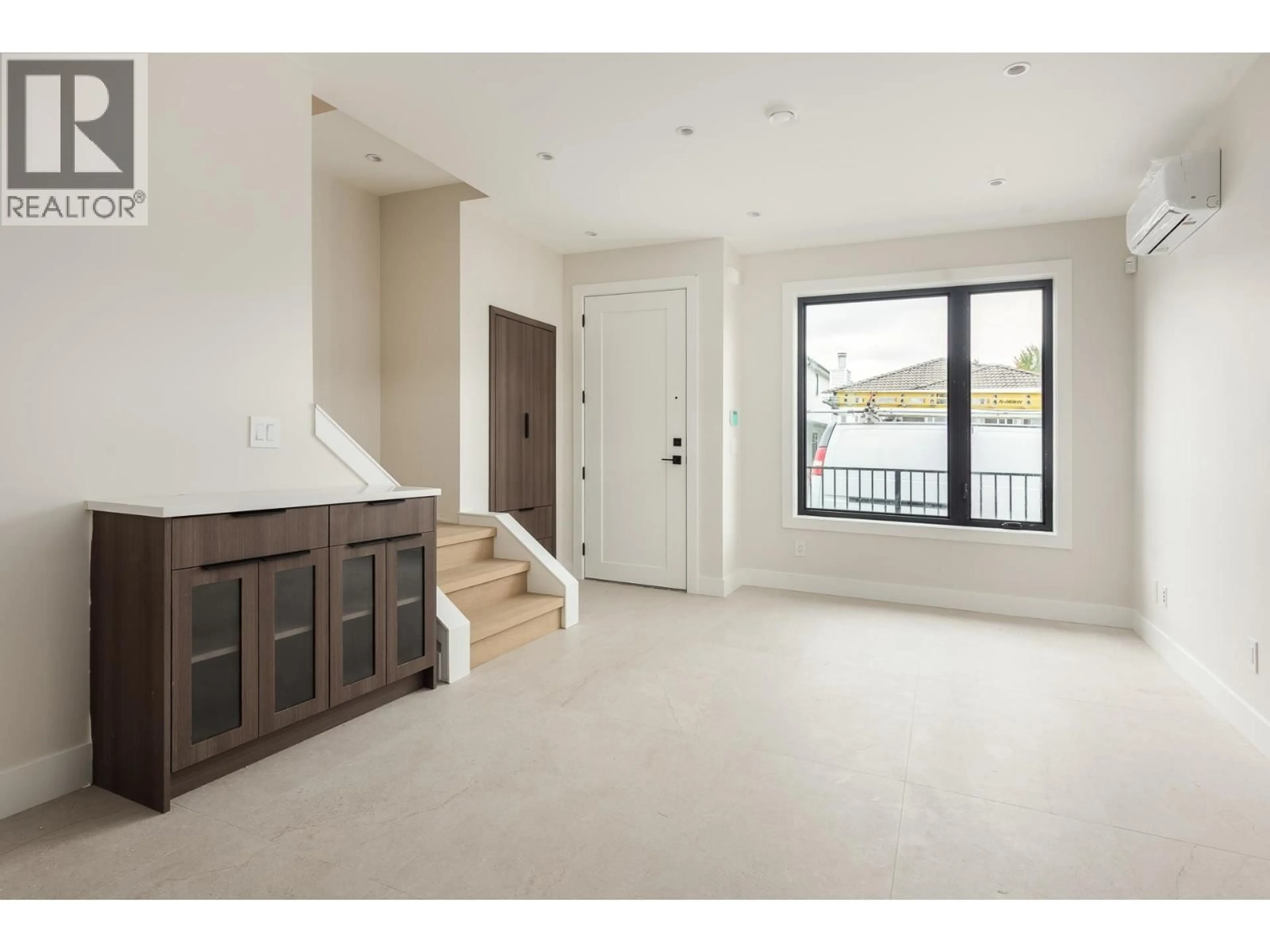 Indoor entryway for L1 - 4413 OXFORD STREET, Burnaby British Columbia V5C1E6