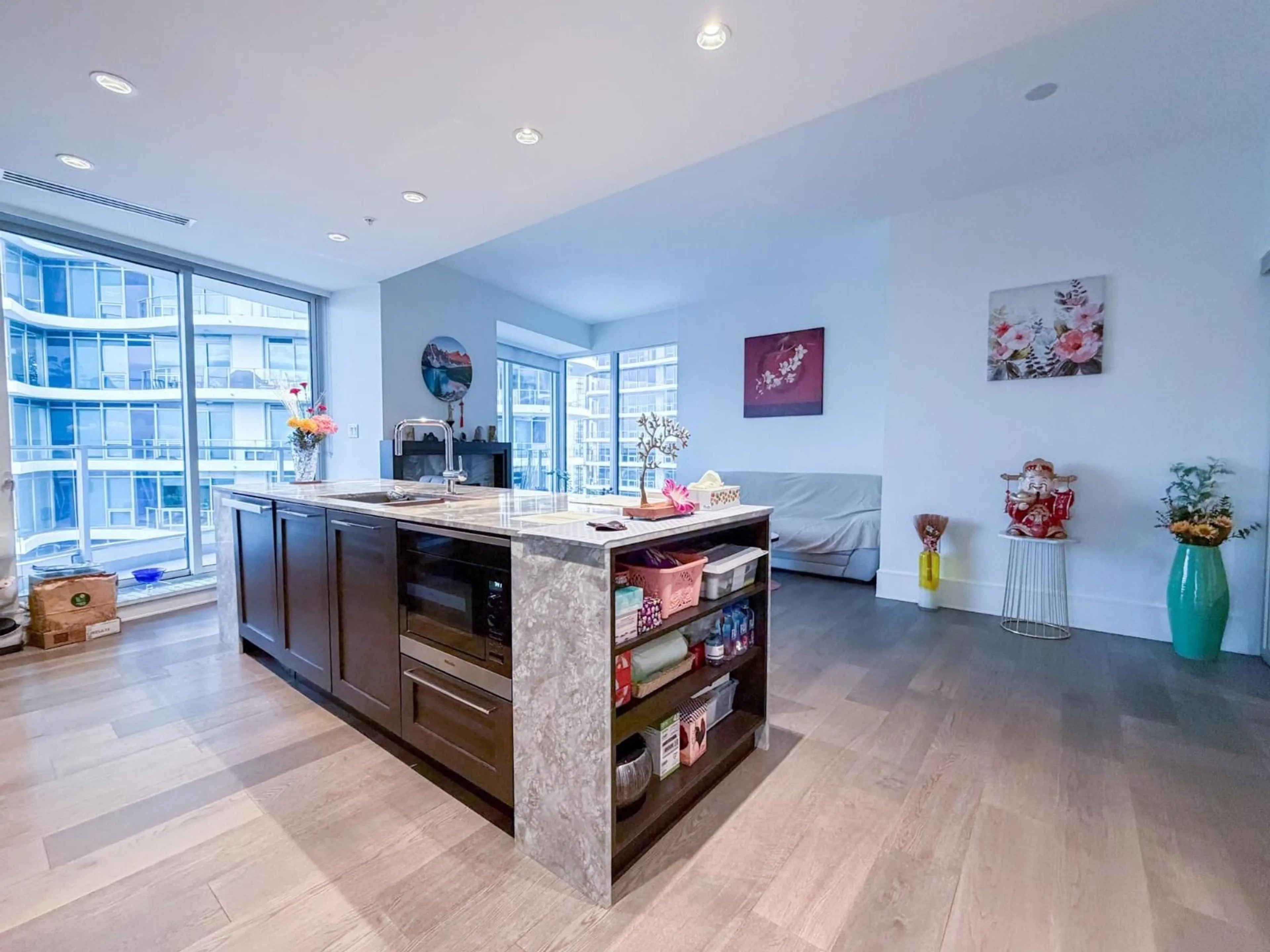 Contemporary kitchen, ceramic/tile floor for 1503 - 1500 MARTIN, White Rock British Columbia V4B0C2