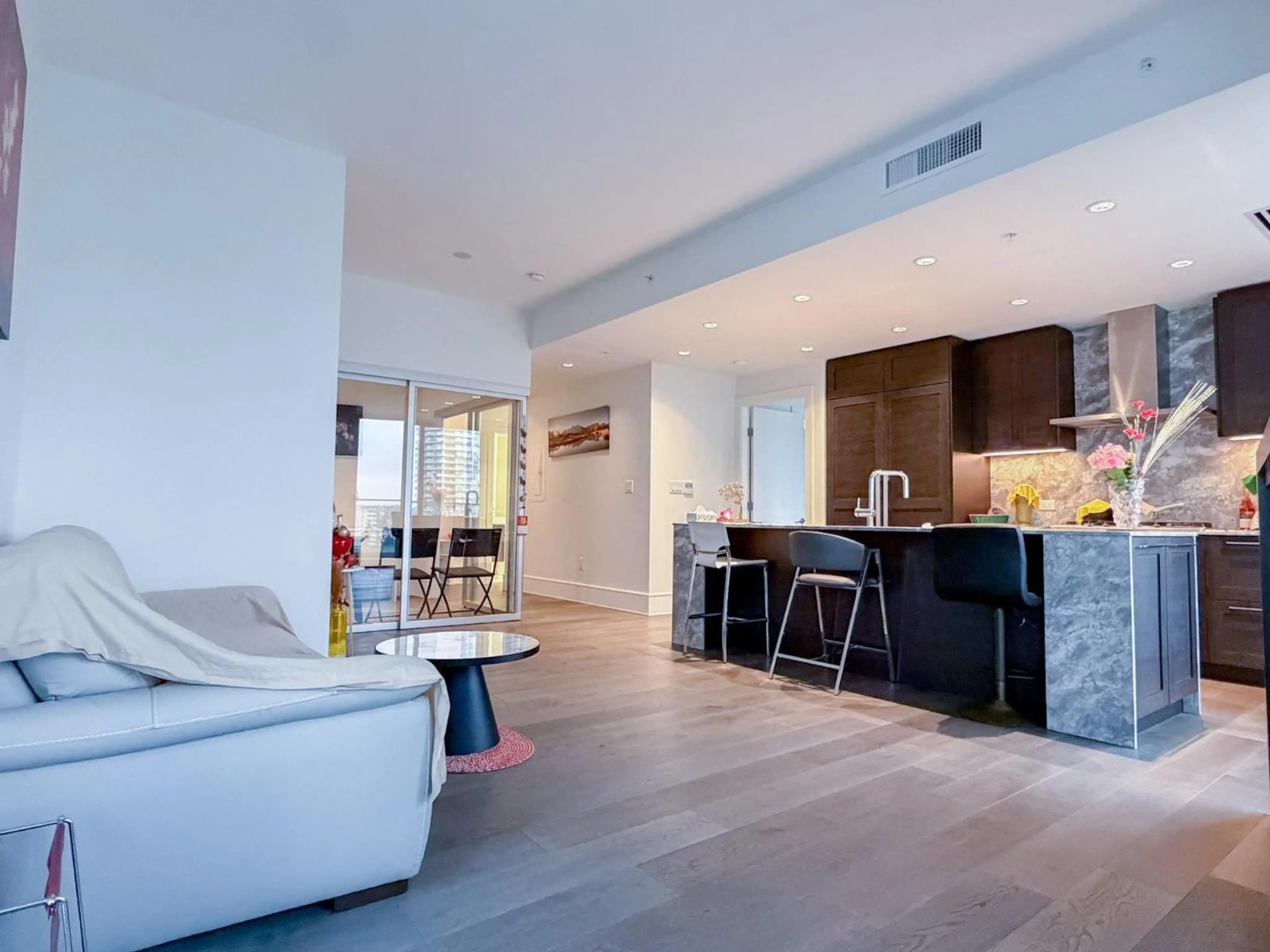 Open concept kitchen, unknown for 1503 - 1500 MARTIN, White Rock British Columbia V4B0C2