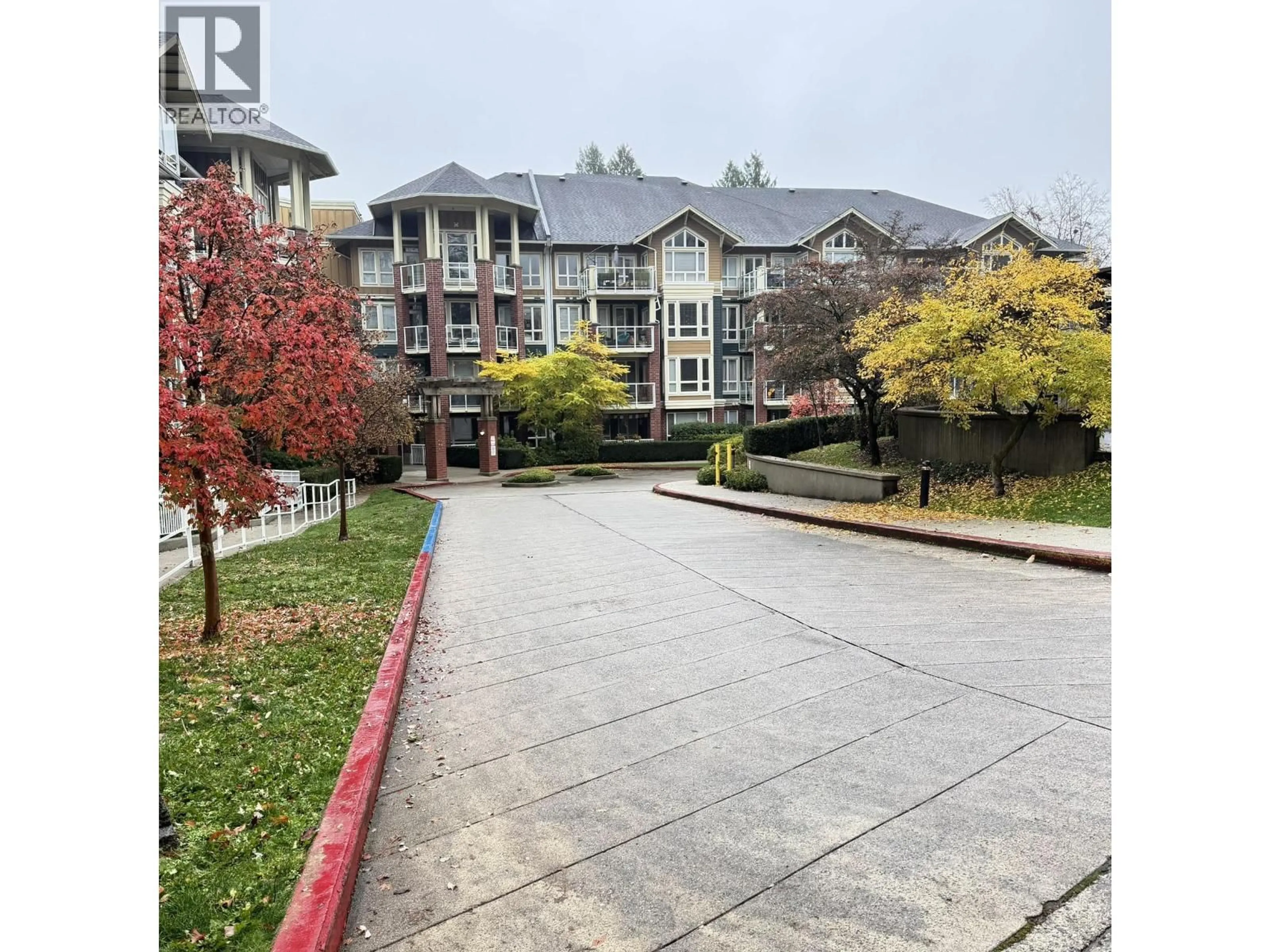 A pic from outside/outdoor area/front of a property/back of a property/a pic from drone, street for 307 - 14 ROYAL AVENUE, New Westminster British Columbia V3L5W5