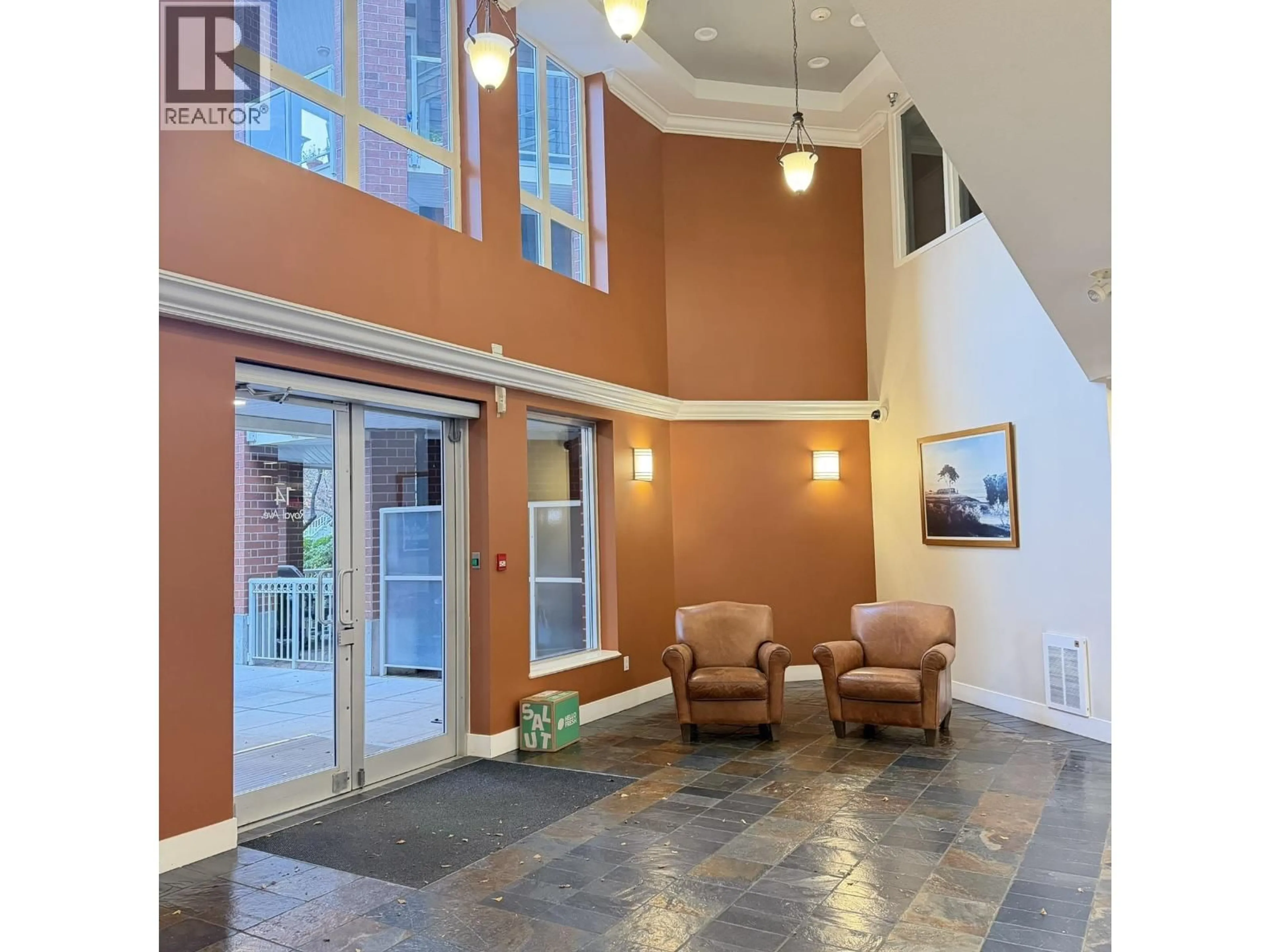 Indoor foyer for 307 - 14 ROYAL AVENUE, New Westminster British Columbia V3L5W5