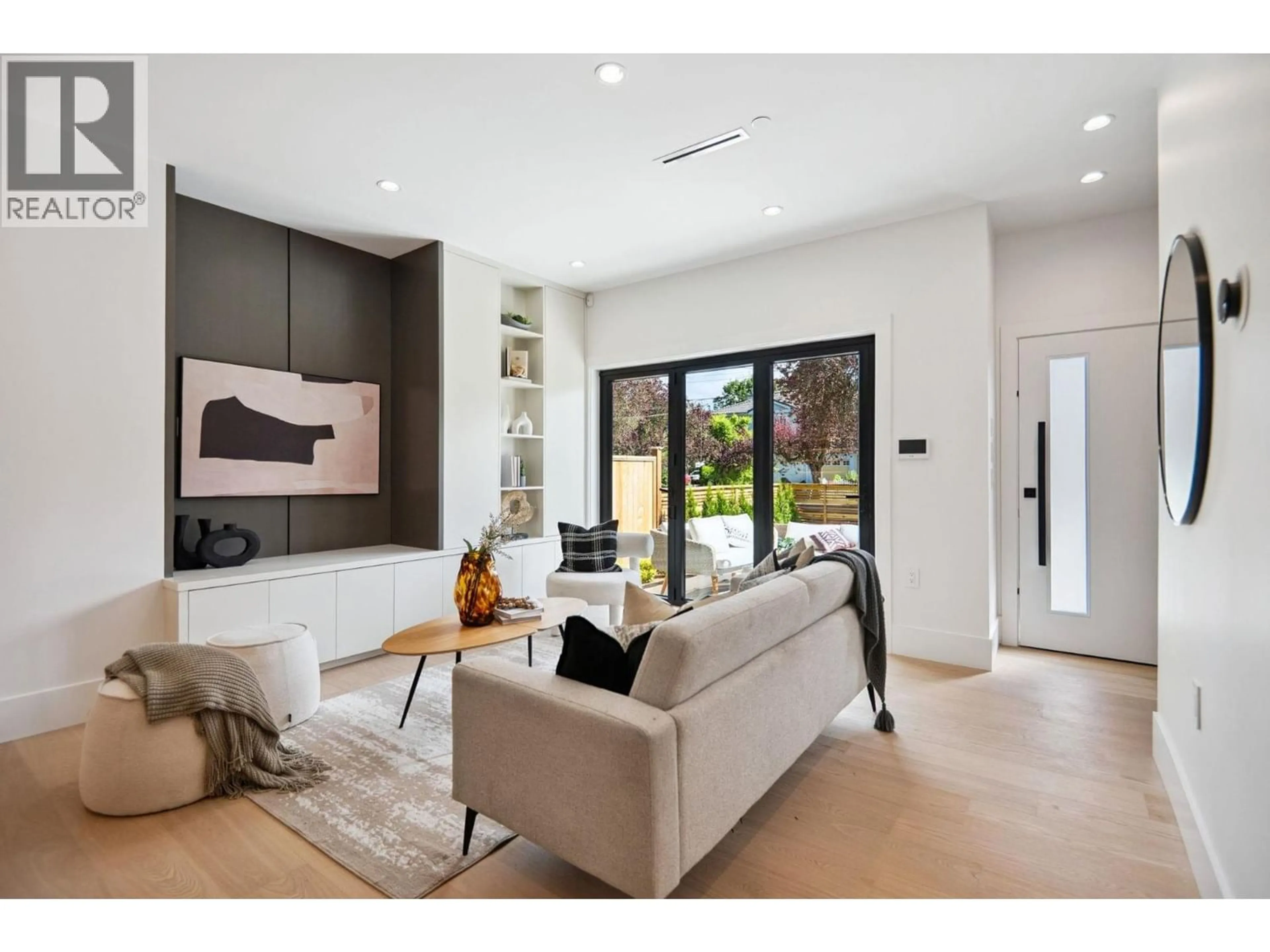 Living room with furniture, unknown for #1 - 1079 14TH AVENUE, Vancouver British Columbia V5T2P1