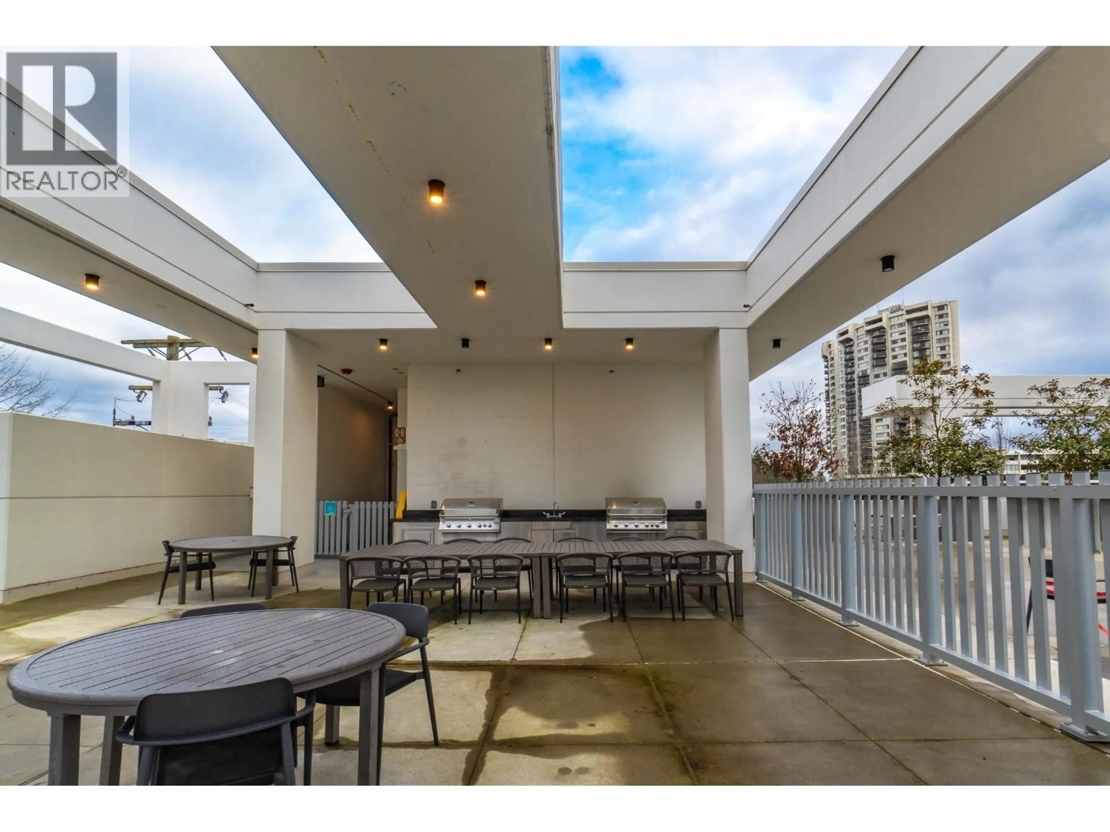 Patio, street for 2102 - 1632 LIONS GATE LANE, North Vancouver British Columbia V7P0E2