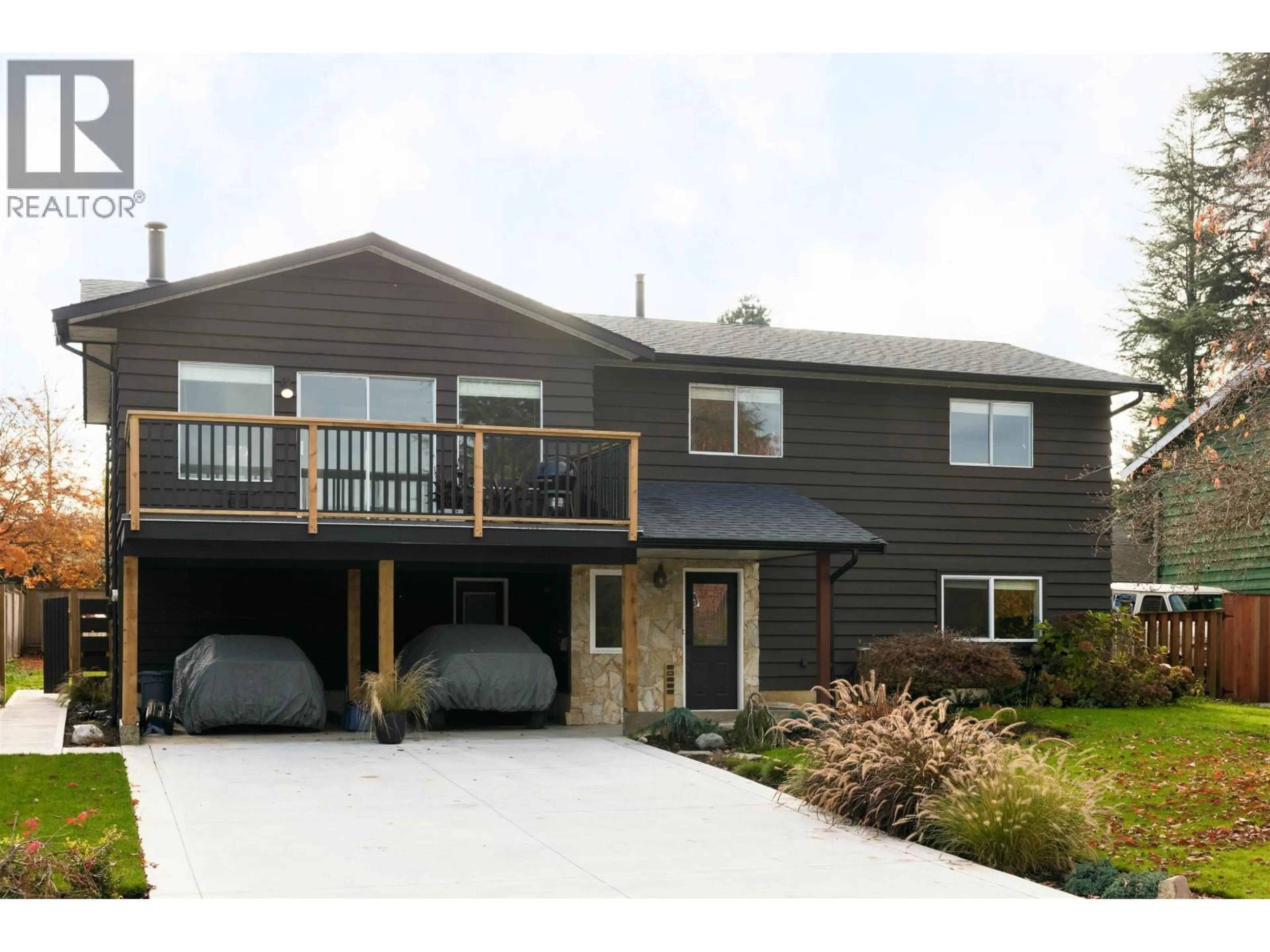 Home with vinyl exterior material, street for 20898 125 AVENUE, Maple Ridge British Columbia V4R2M7