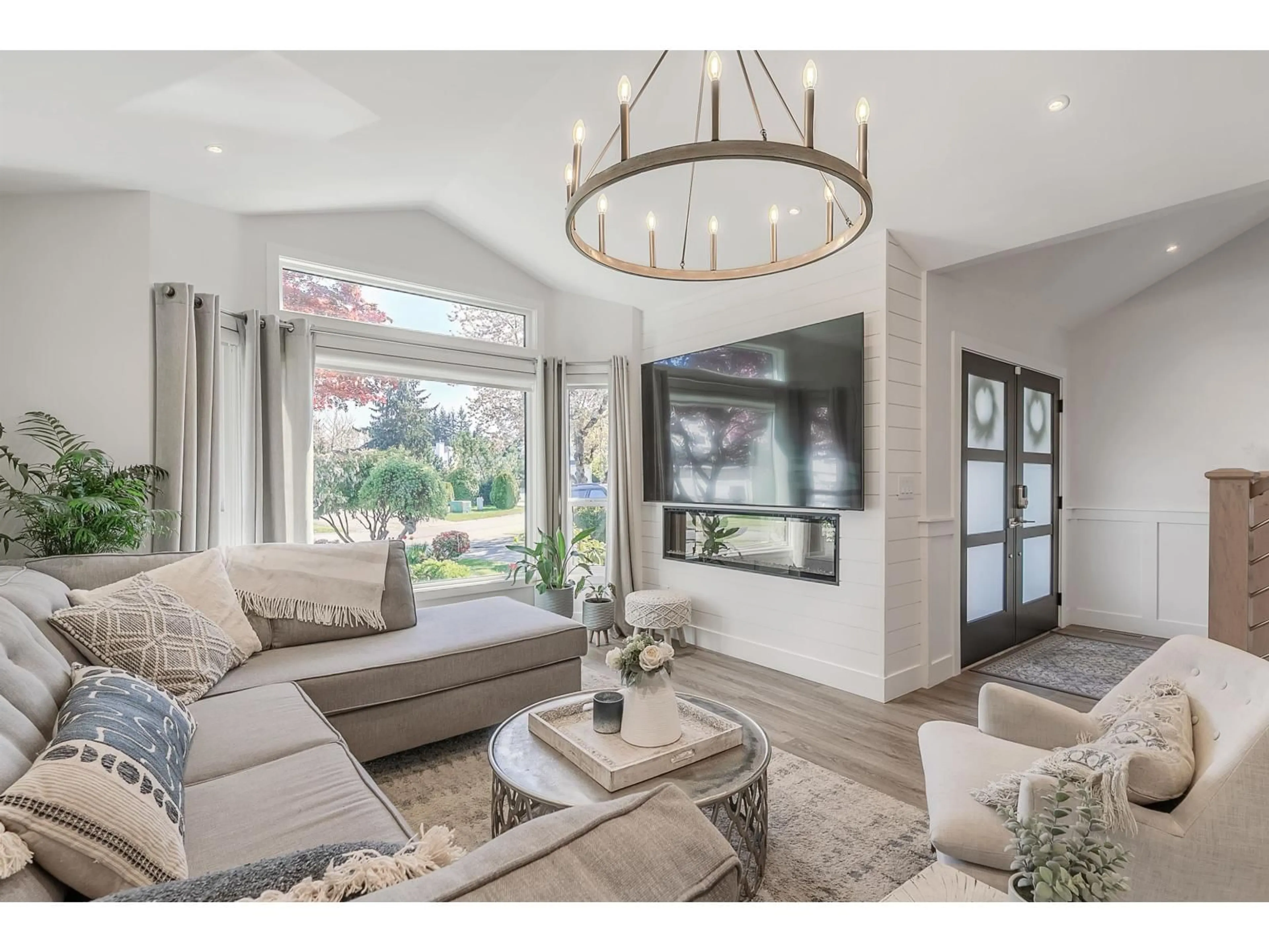 Living room with furniture, unknown for 15967 19A, Surrey British Columbia V4A8G9