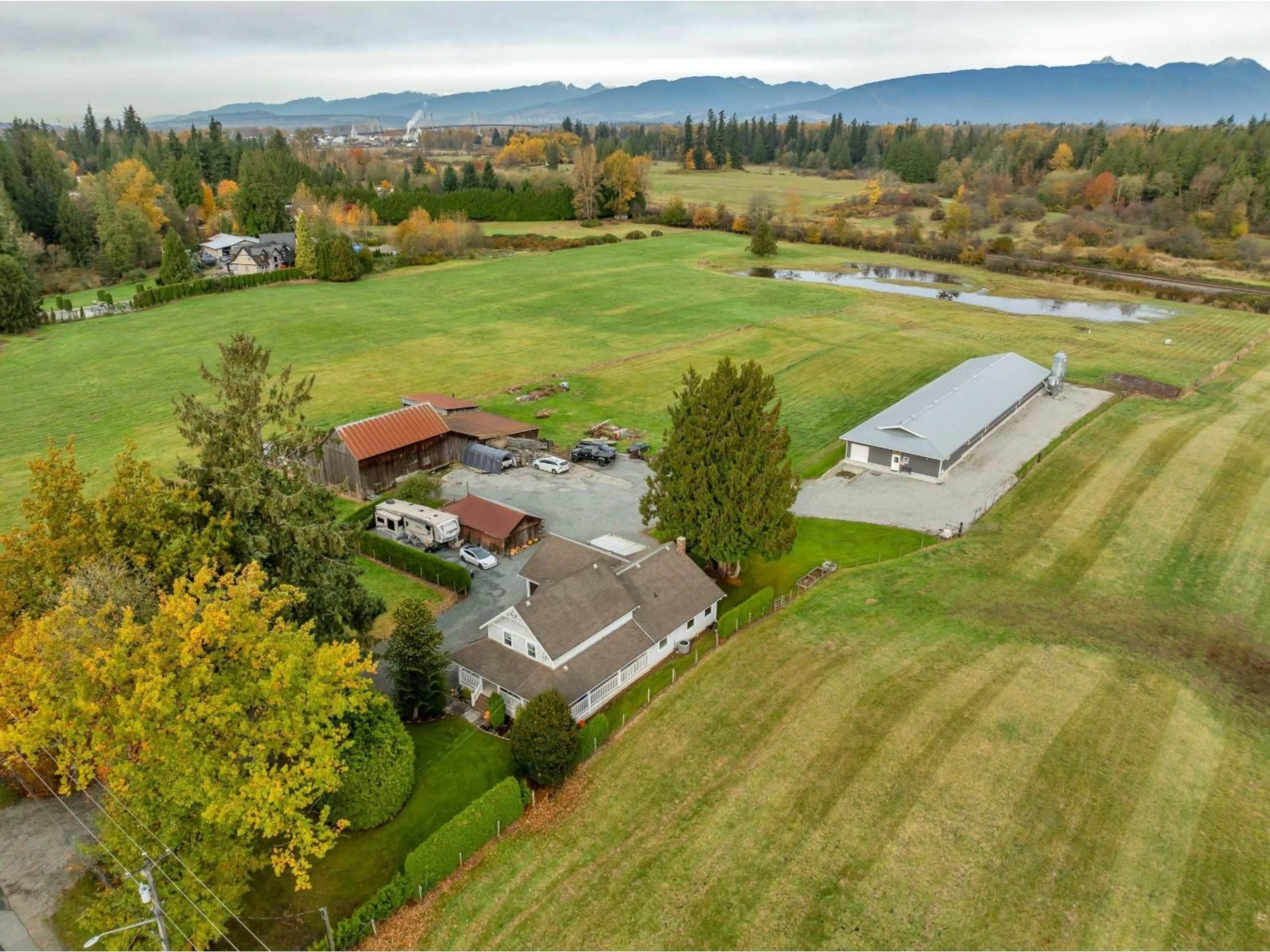 A pic from outside/outdoor area/front of a property/back of a property/a pic from drone, mountain view for 21293 96 AVENUE, Langley British Columbia V1M2Z4