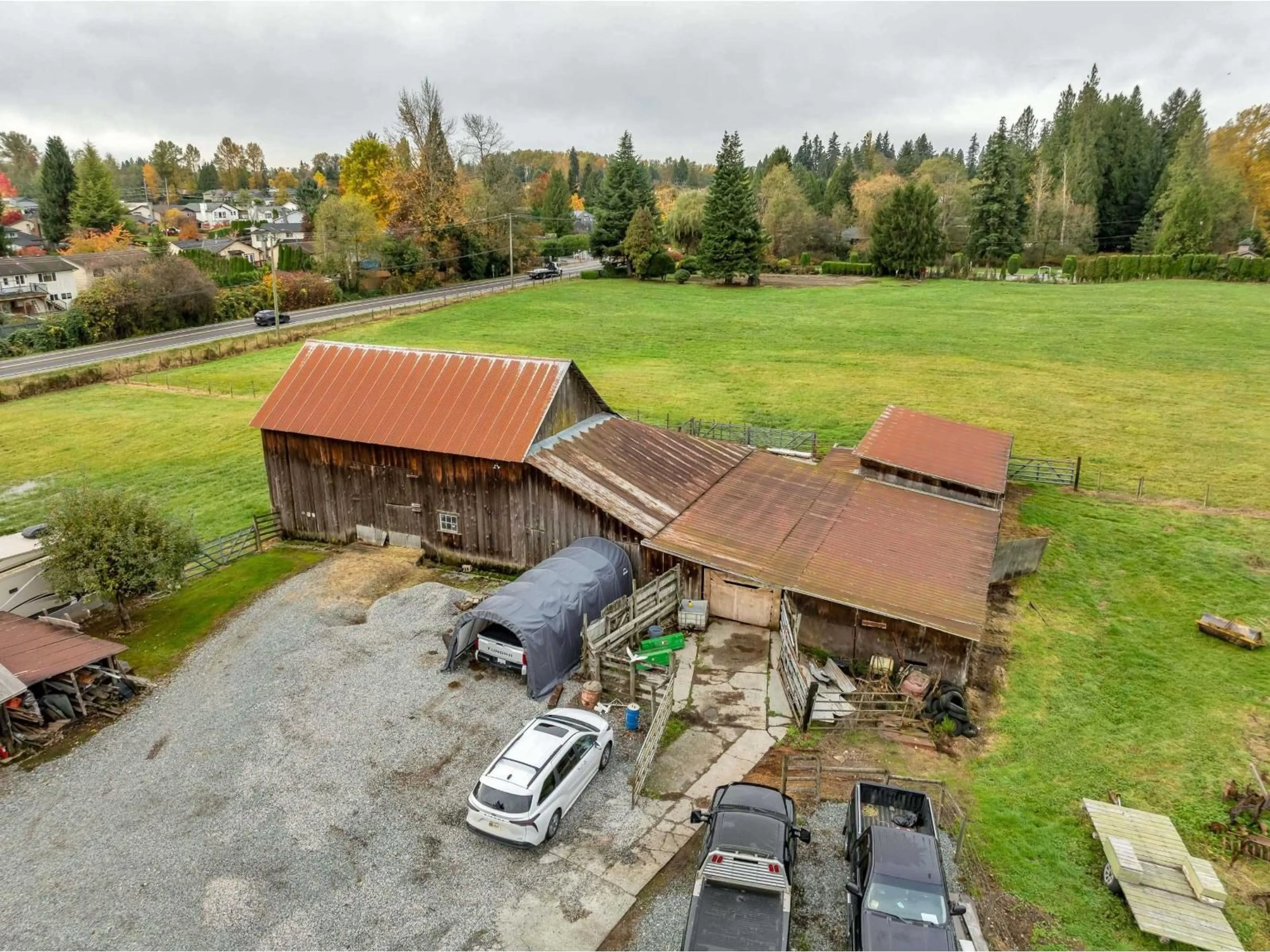 A pic from outside/outdoor area/front of a property/back of a property/a pic from drone, building for 21293 96 AVENUE, Langley British Columbia V1M2Z4