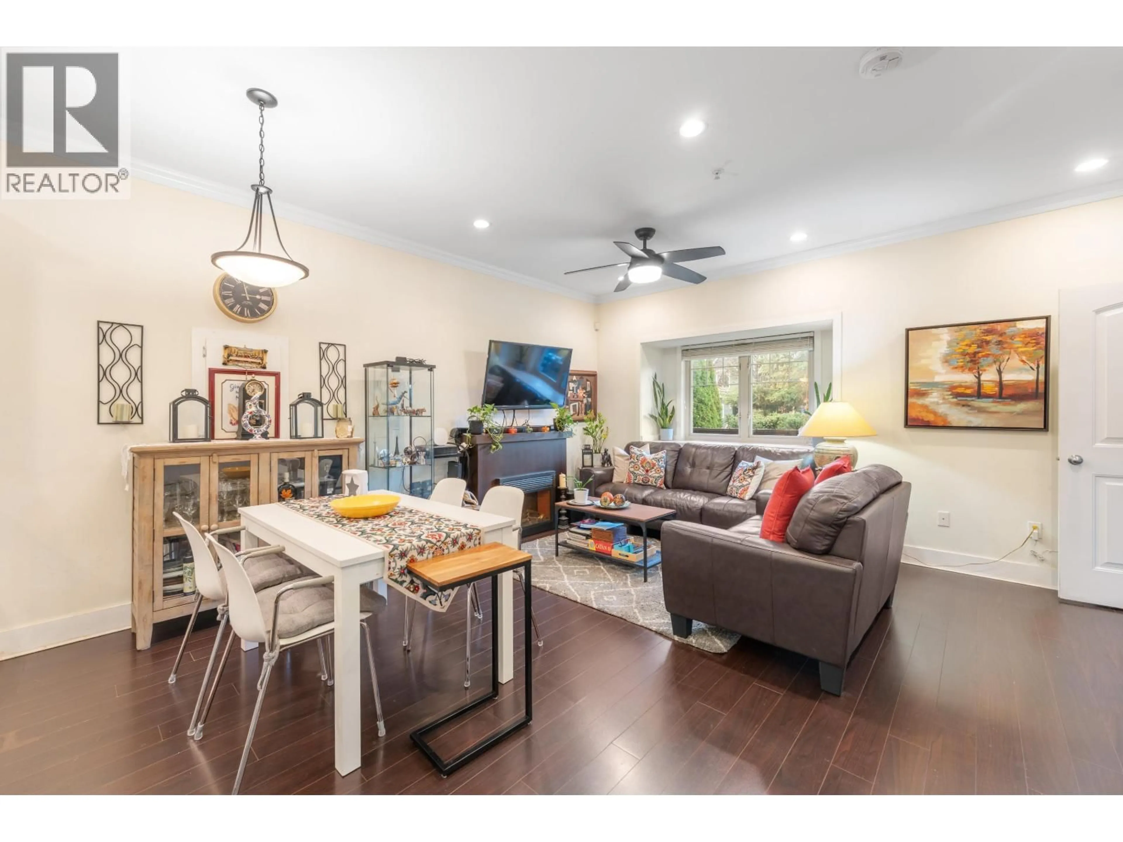 Living room with furniture, wood/laminate floor for 1636 12TH AVENUE, Vancouver British Columbia V5N2A3