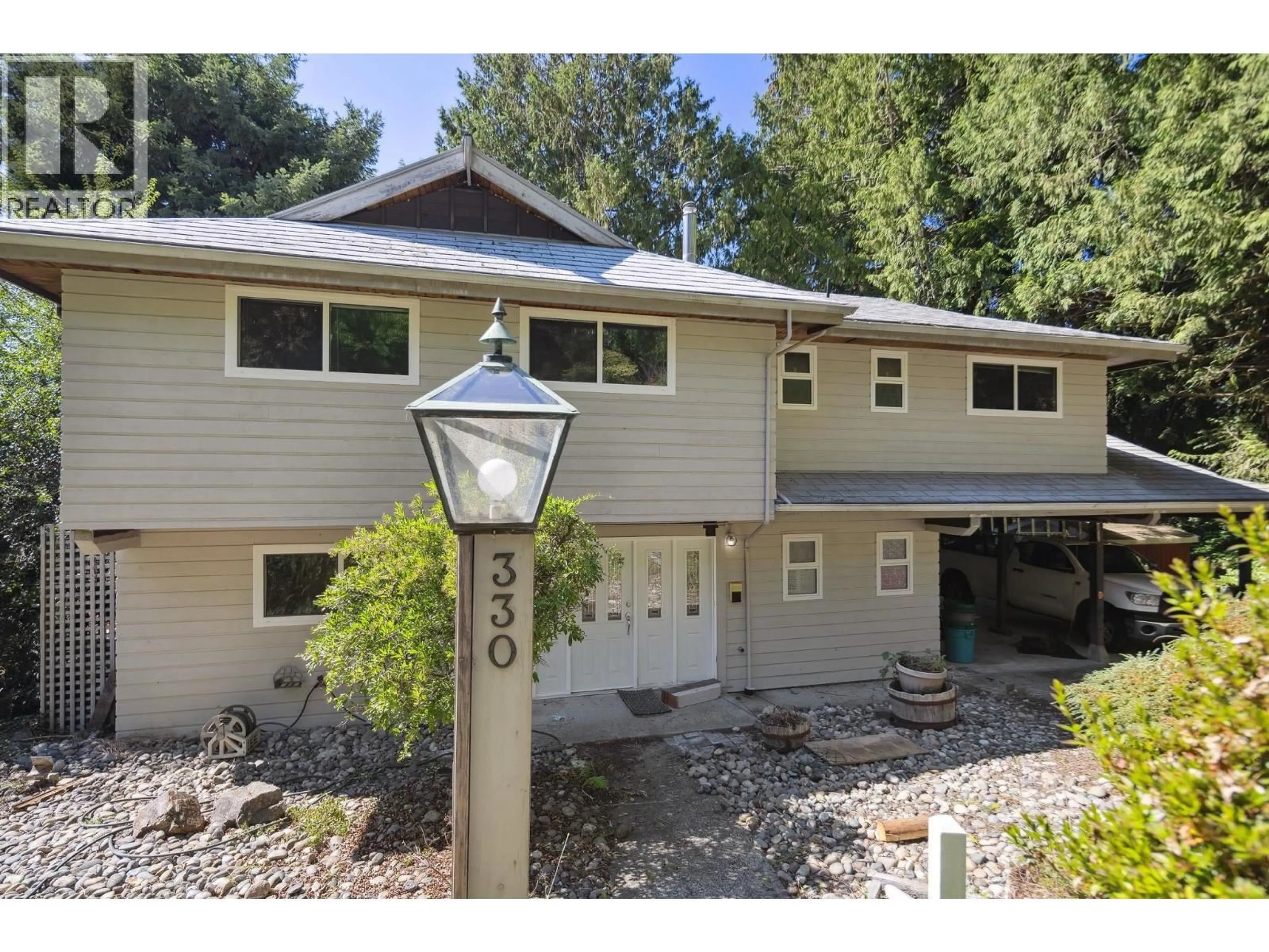 Home with vinyl exterior material, street for 330 BAYVIEW ROAD, Lions Bay British Columbia V0N2E0