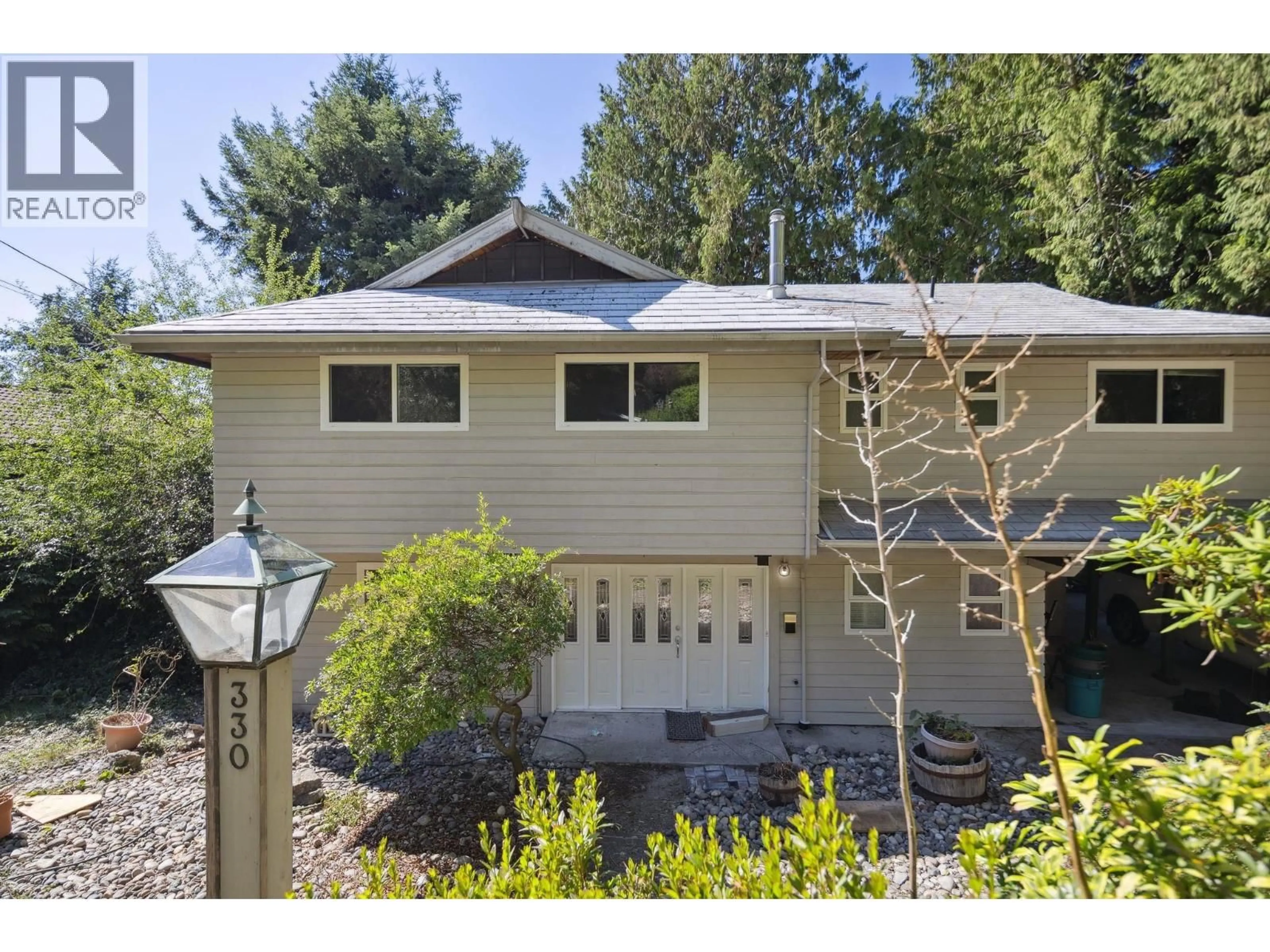 Home with vinyl exterior material, street for 330 BAYVIEW ROAD, Lions Bay British Columbia V0N2E0