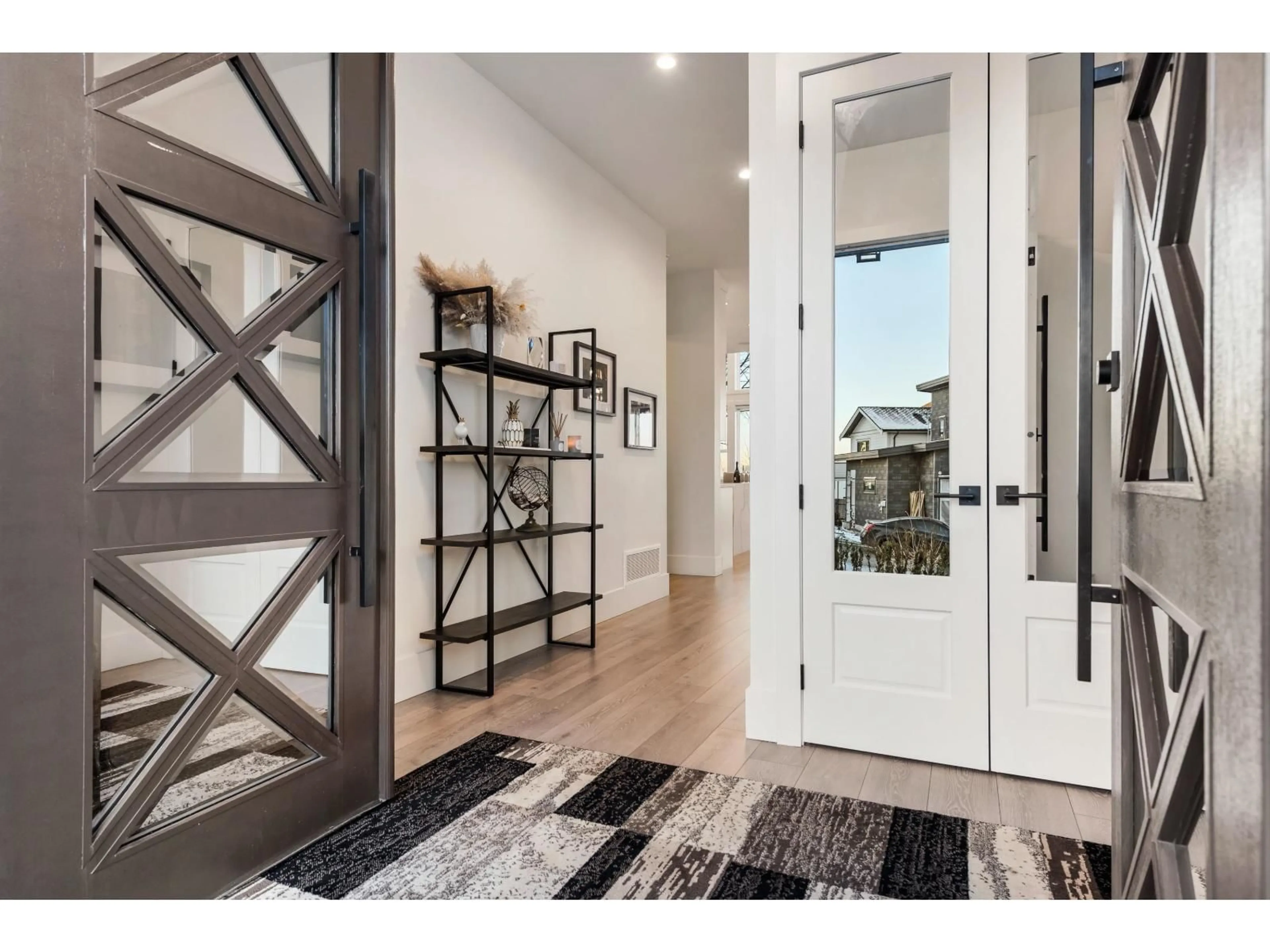 Indoor entryway for 35349 RAVEN, Abbotsford British Columbia V3G0G8