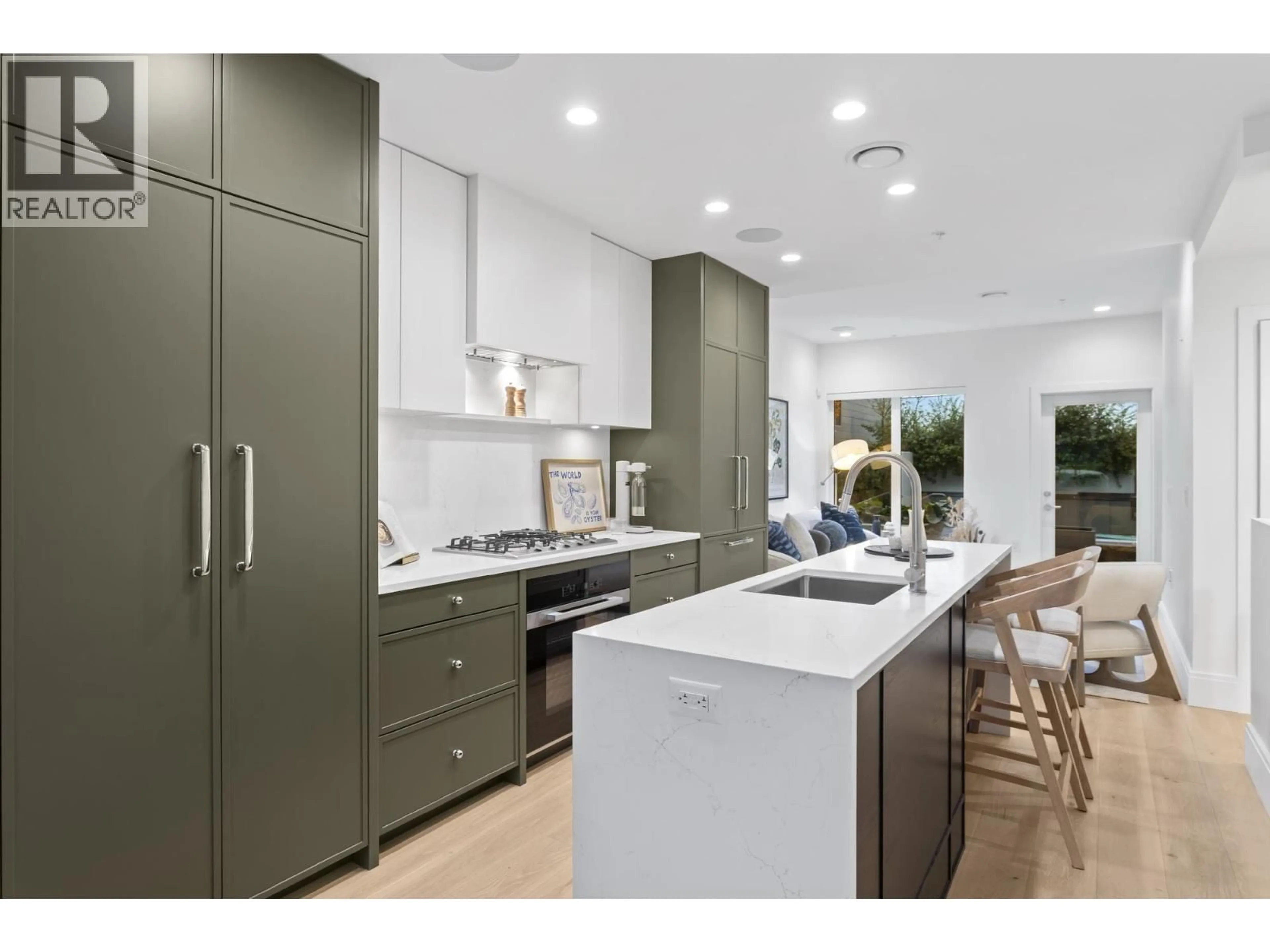 Contemporary kitchen, unknown for 553 26TH AVENUE, Vancouver British Columbia V5Z2E4