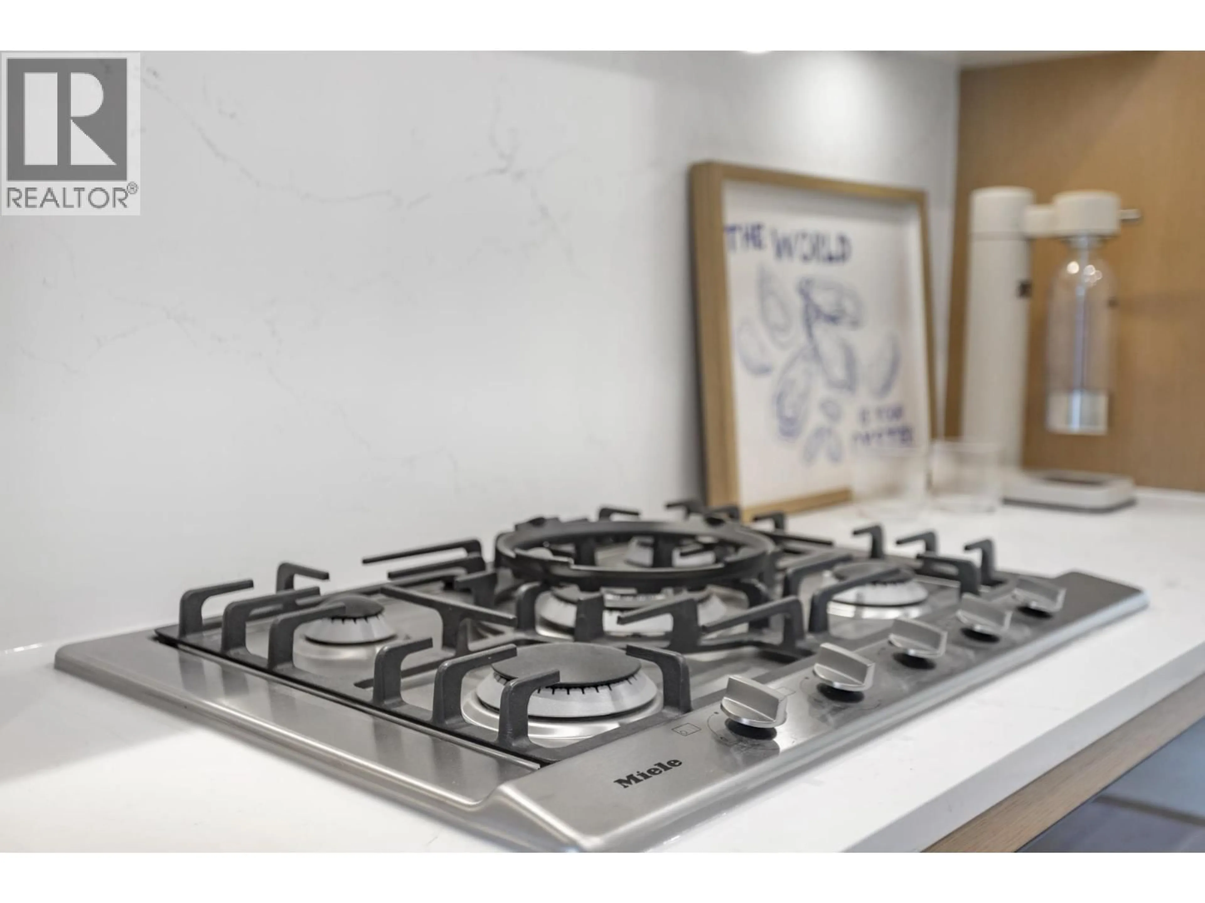 Standard kitchen, unknown for 553 26TH AVENUE, Vancouver British Columbia V5Z2E4