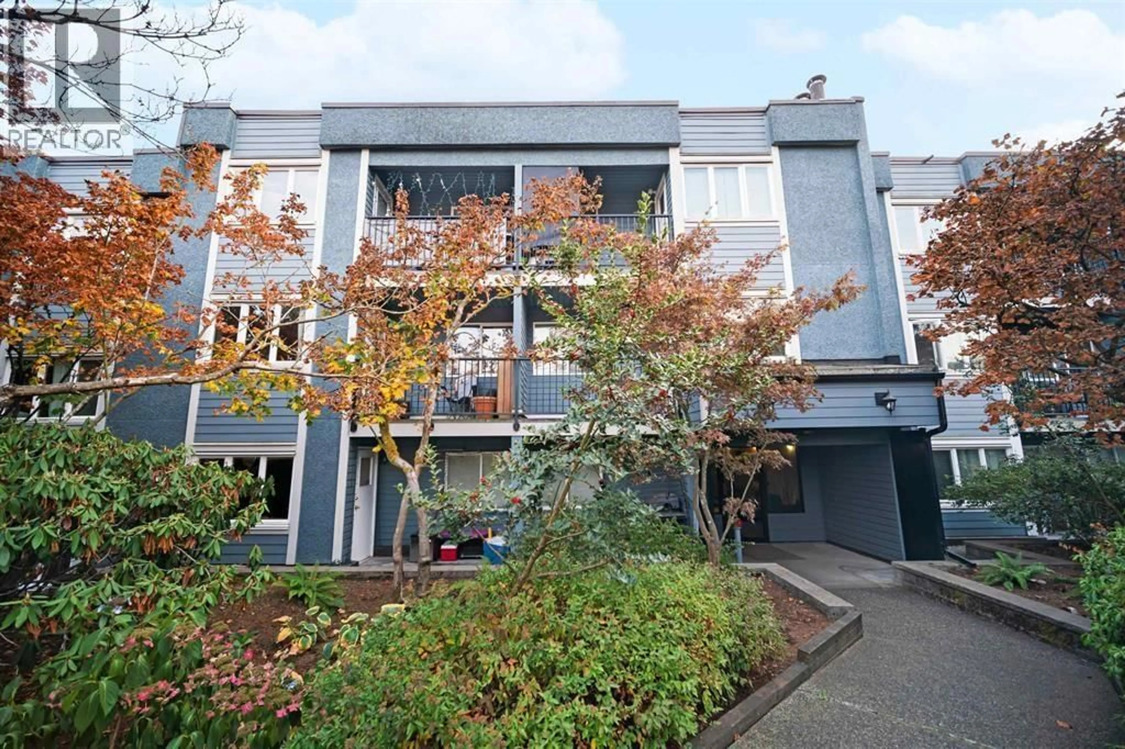 A pic from outside/outdoor area/front of a property/back of a property/a pic from drone, building for 210 - 1122 KING ALBERT AVENUE, Coquitlam British Columbia V3J1X7