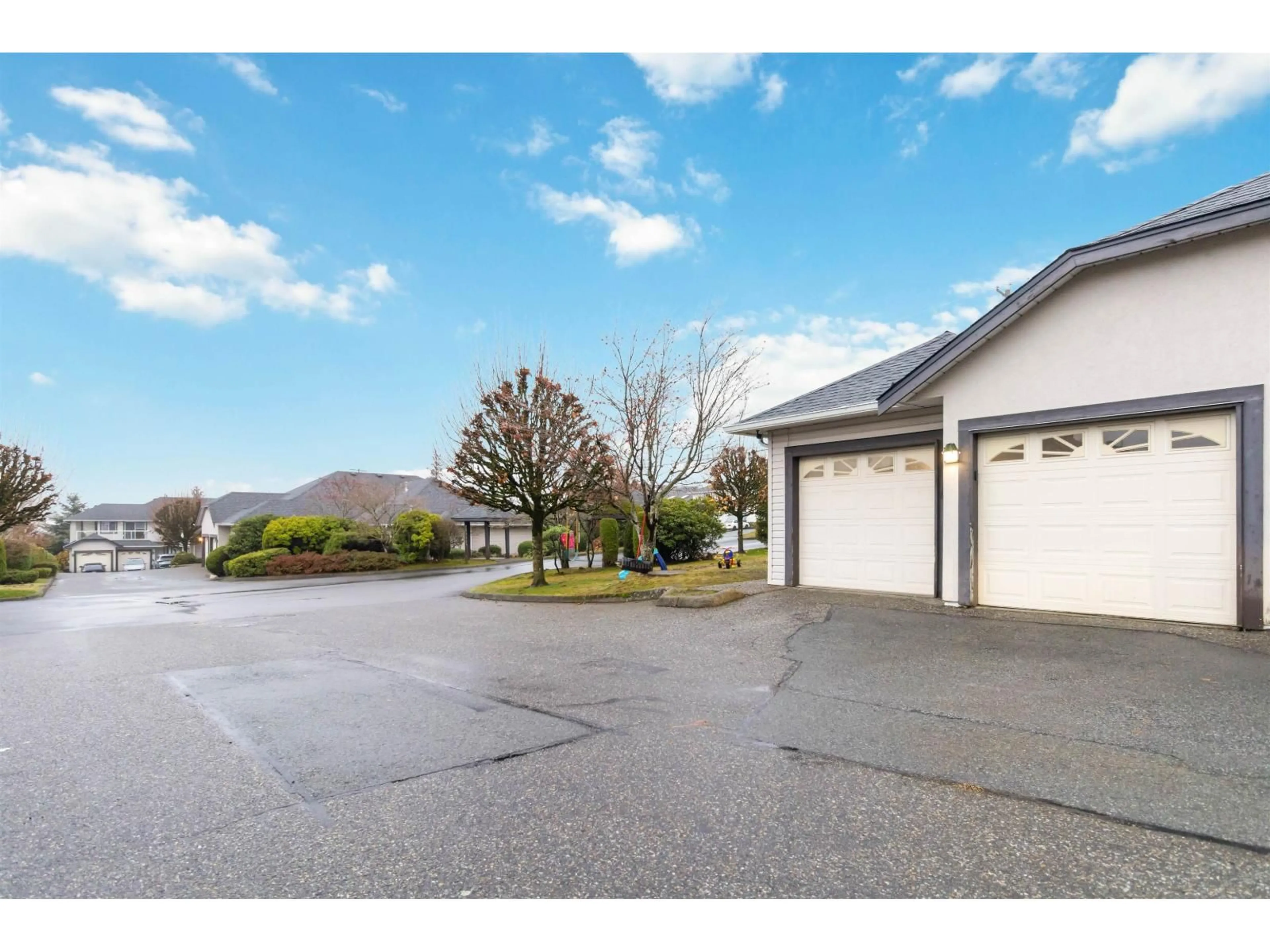 A pic from outside/outdoor area/front of a property/back of a property/a pic from drone, unknown for 200 - 3160 TOWNLINE, Abbotsford British Columbia V2T5P4