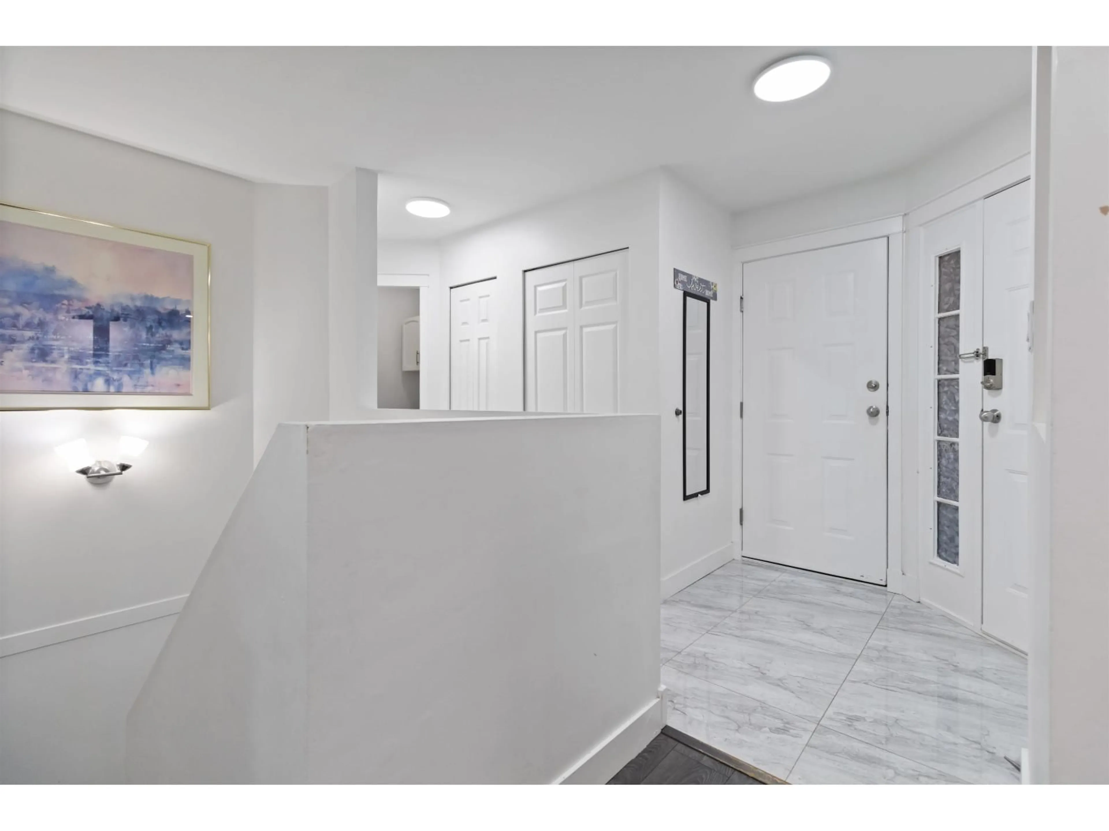 Indoor entryway for 200 - 3160 TOWNLINE, Abbotsford British Columbia V2T5P4